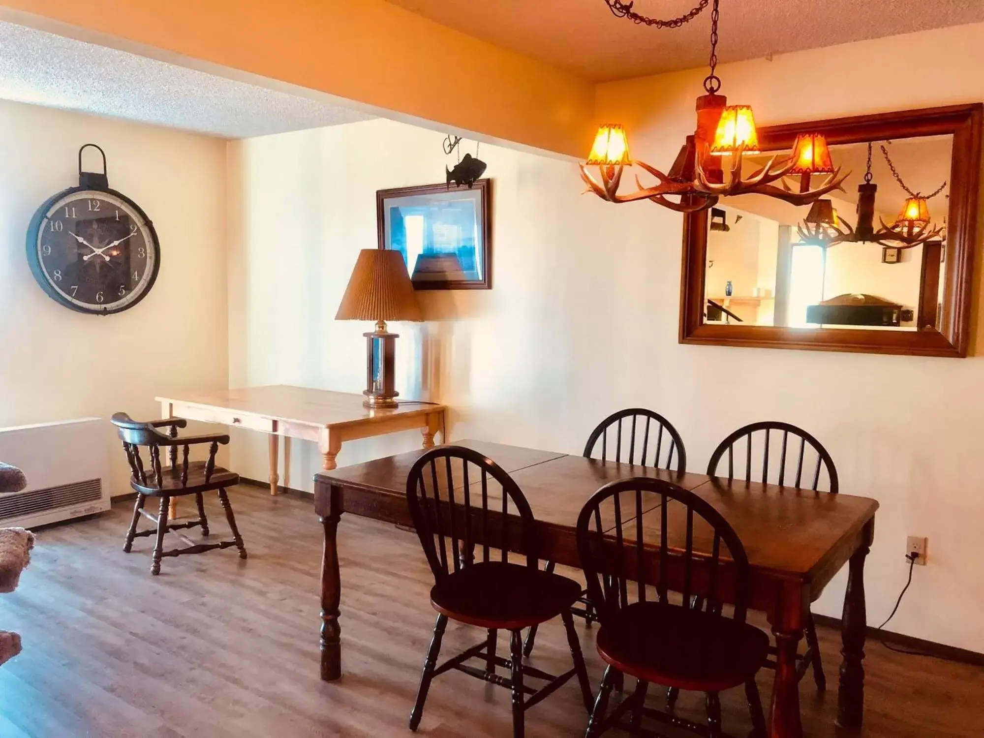 Dining Area in Driftwood Inn