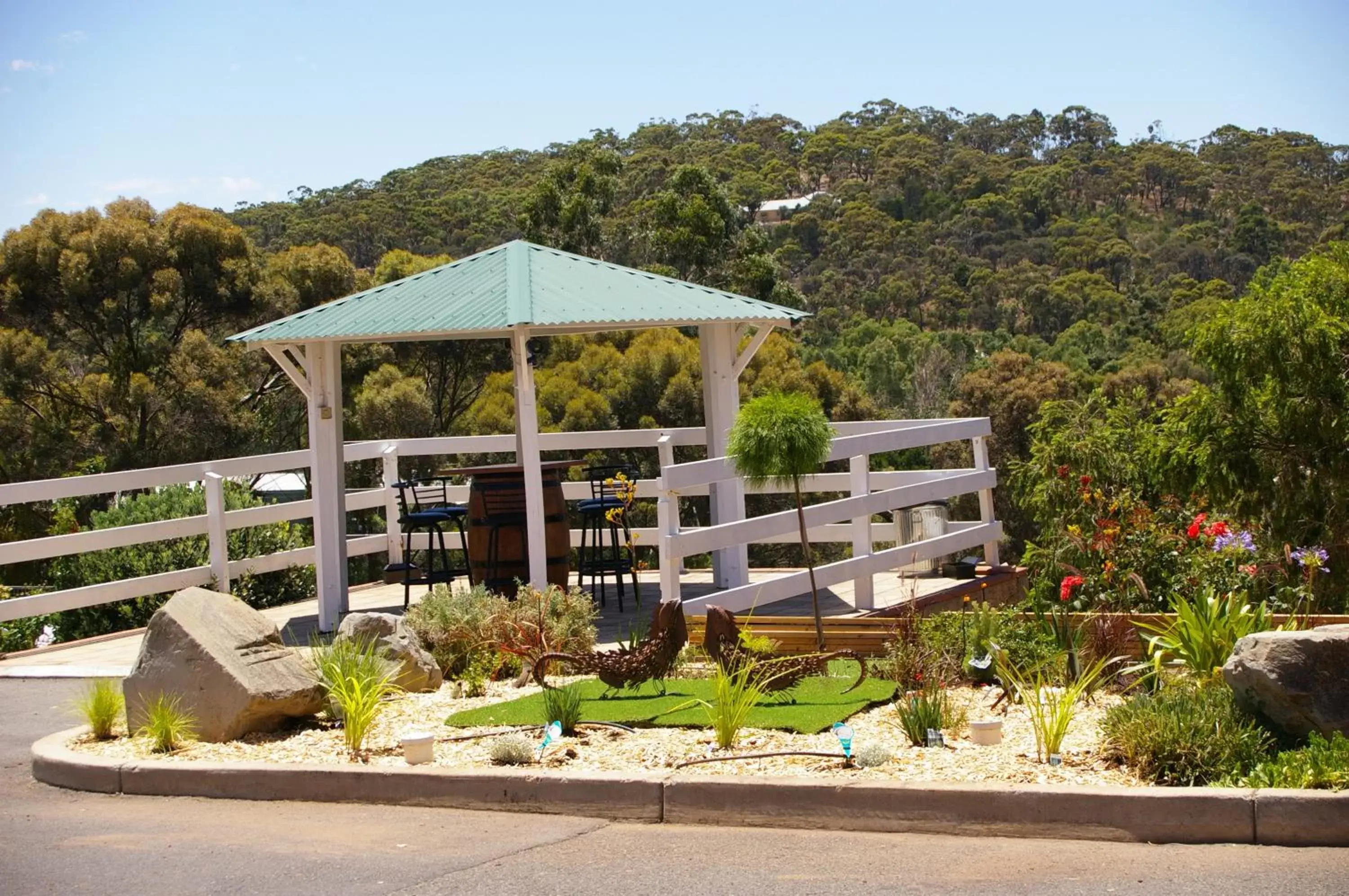 Garden, Pool View in Clare Valley Motel