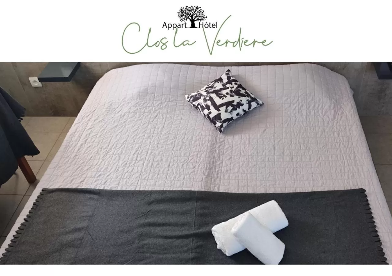 Bed in Le Clos la Verdière