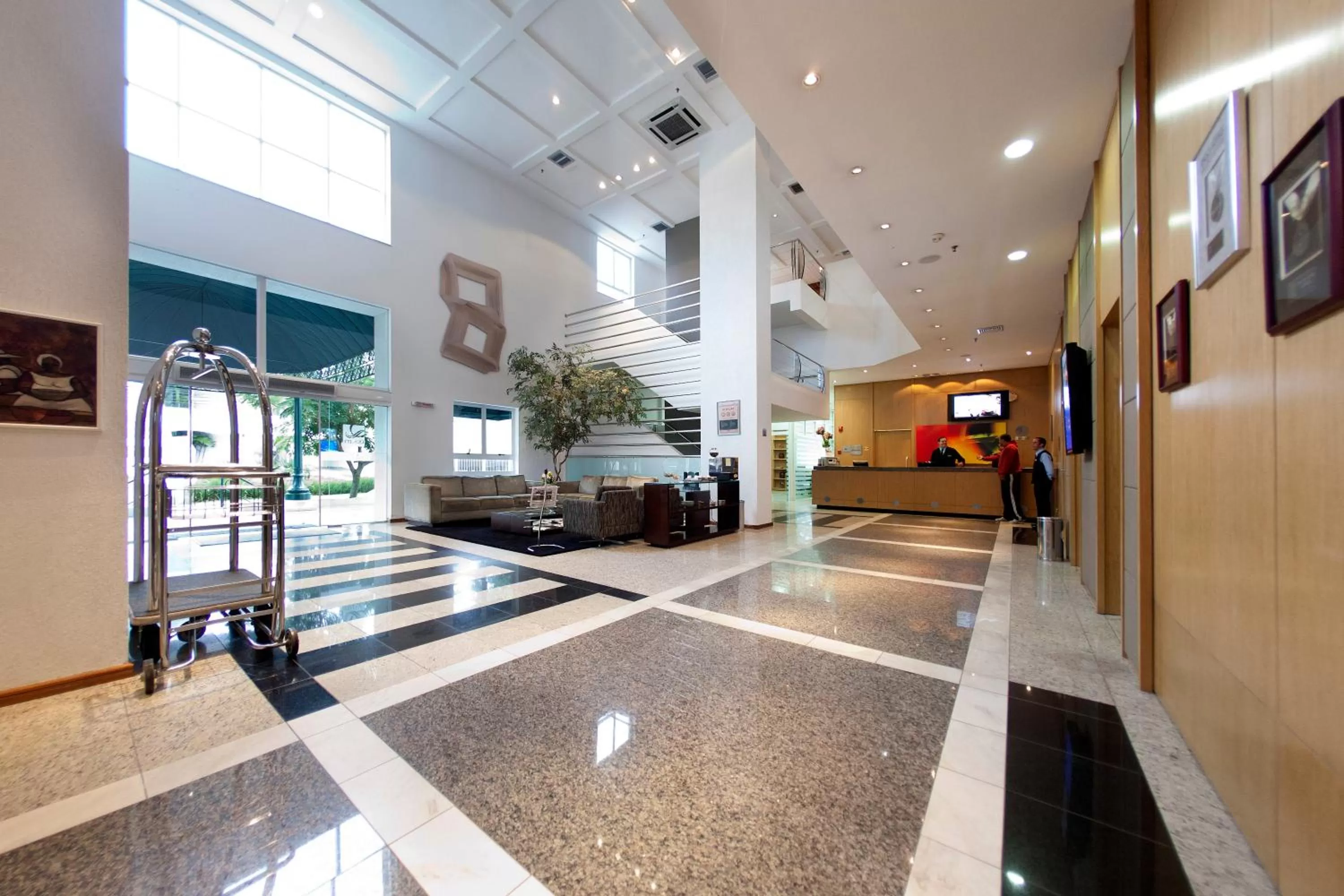 Lobby or reception in Quality Hotel Curitiba