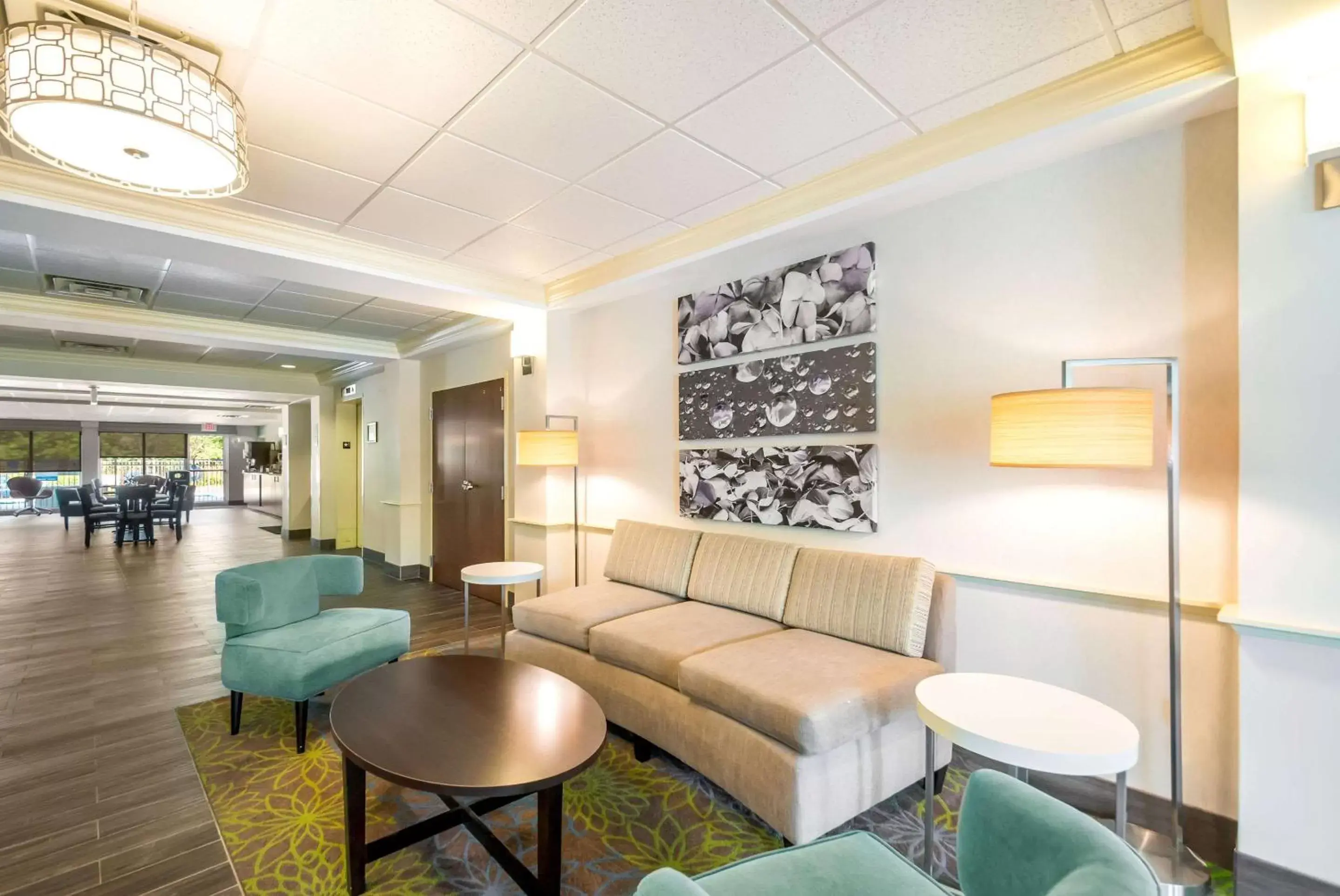 Lobby or reception, Lounge/Bar in Sleep Inn & Suites Dover