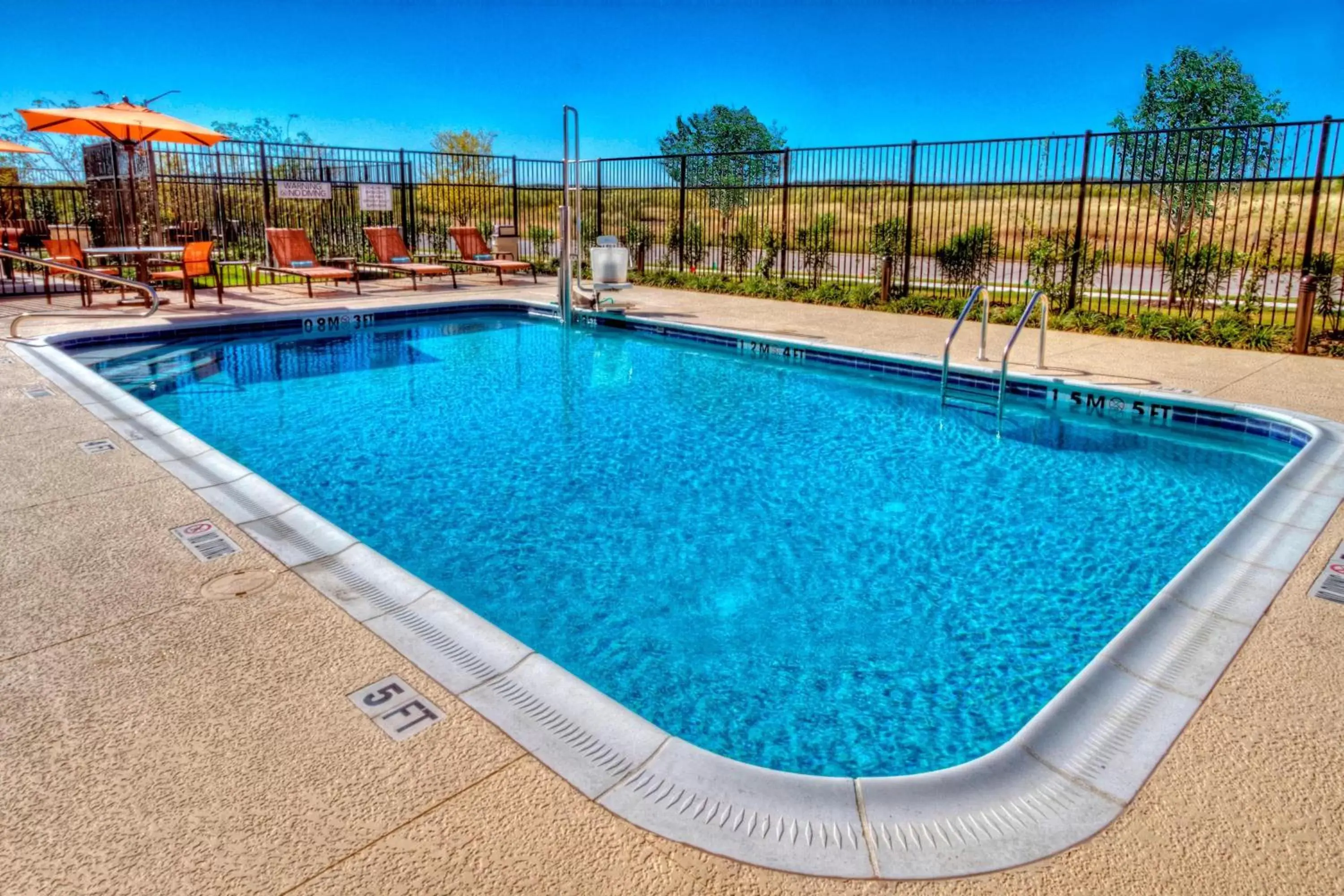 Swimming Pool in Courtyard by Marriott San Marcos