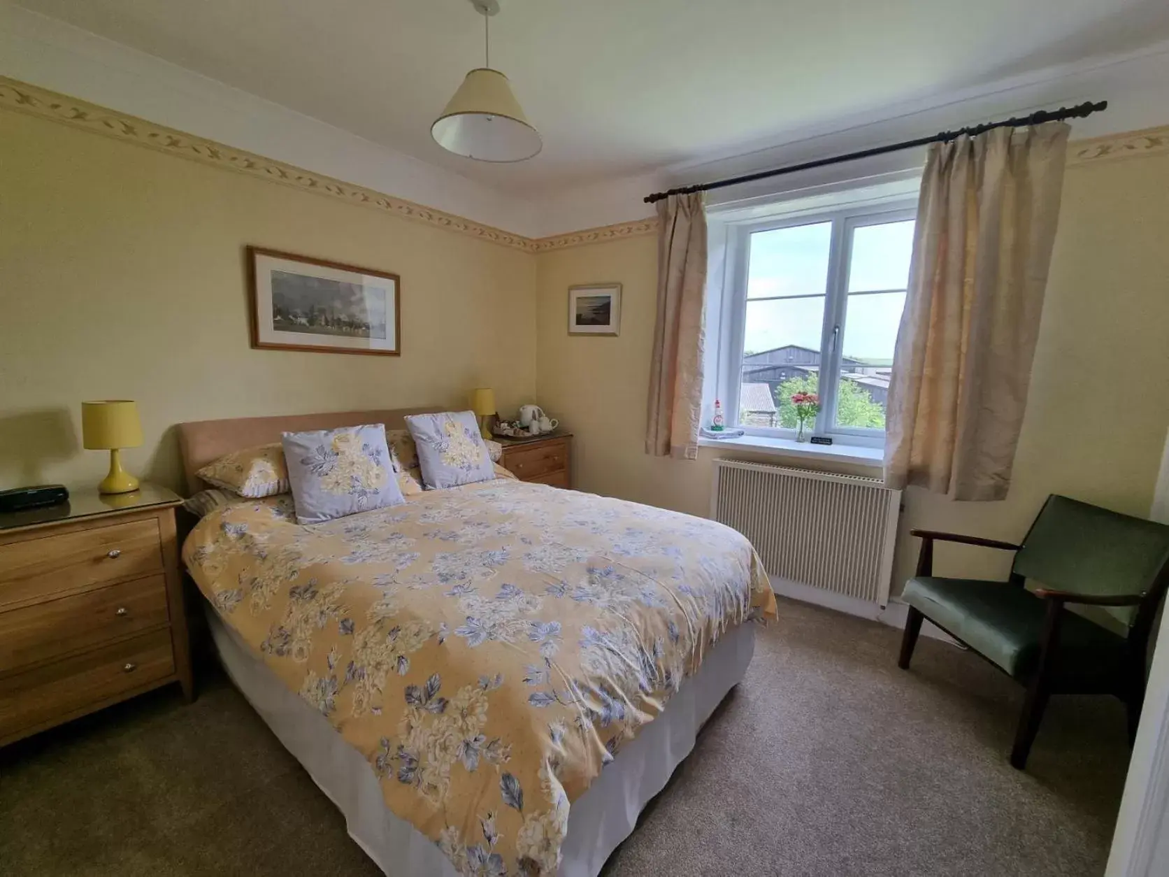 Bedroom, Bed in Bucklawren Farm