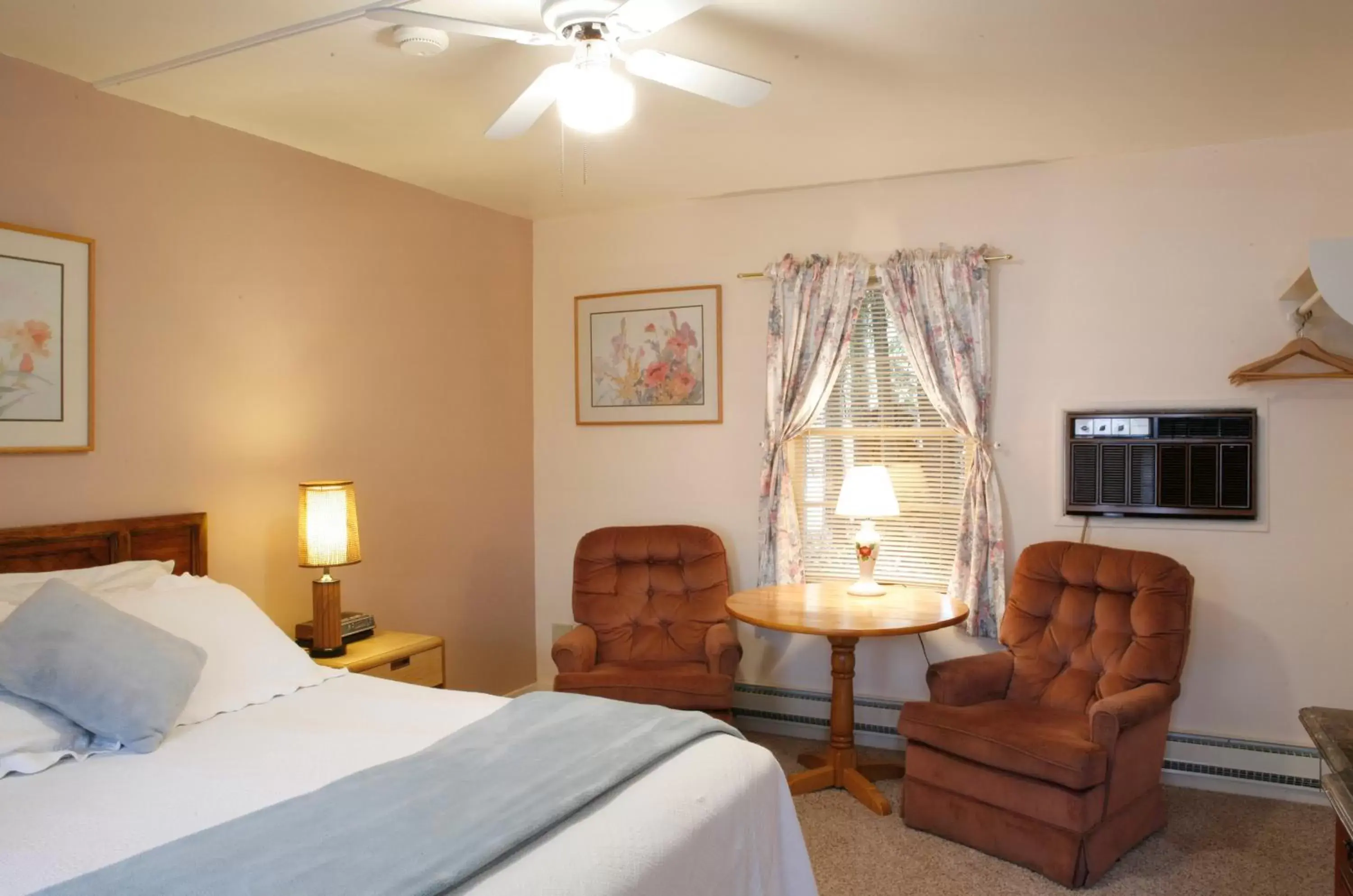 Standard Queen Room in Peninsula Park-View Resort Standard Queen Room in Peninsula Park-View Resort