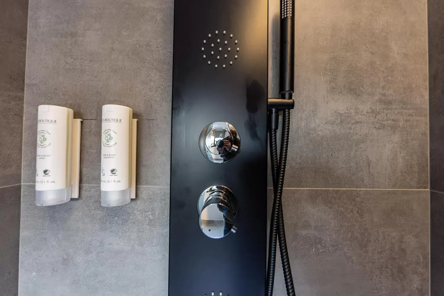 Shower, Bathroom in Hospedium Hotel Devalar Do Mar