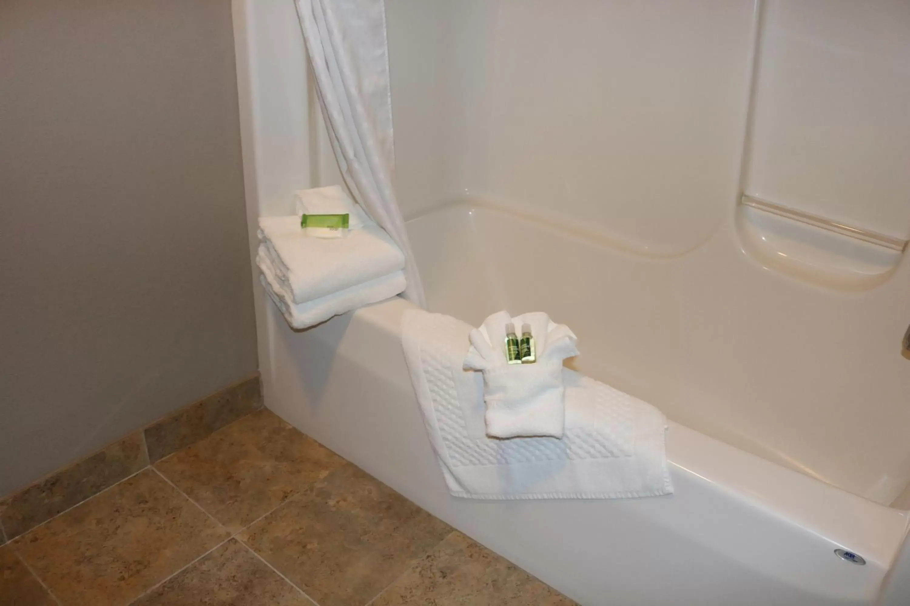 Bathroom in Qube Hotel - Polk City