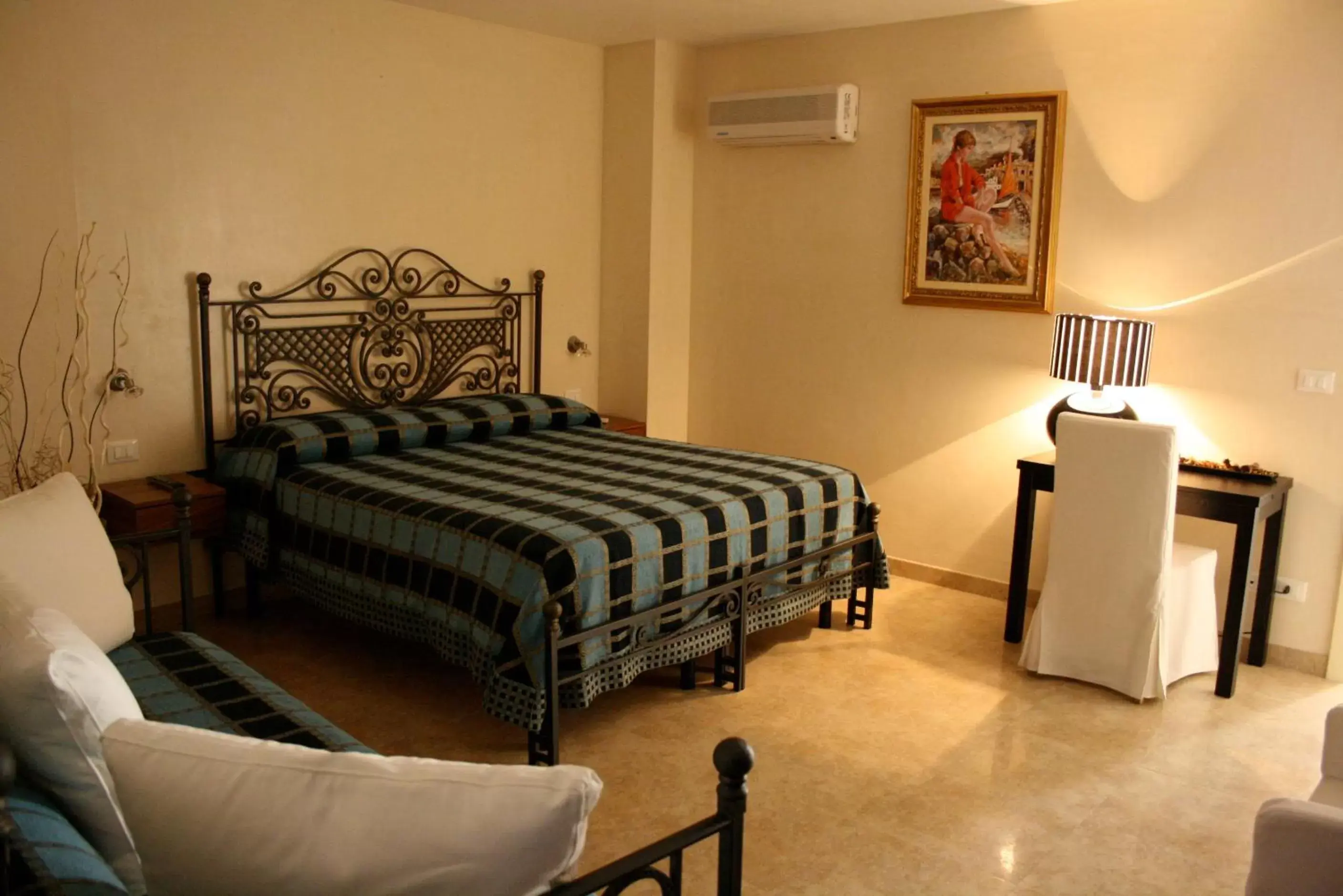 Photo of the whole room, Bed in Dimora Storica ''Casa Sicuro''