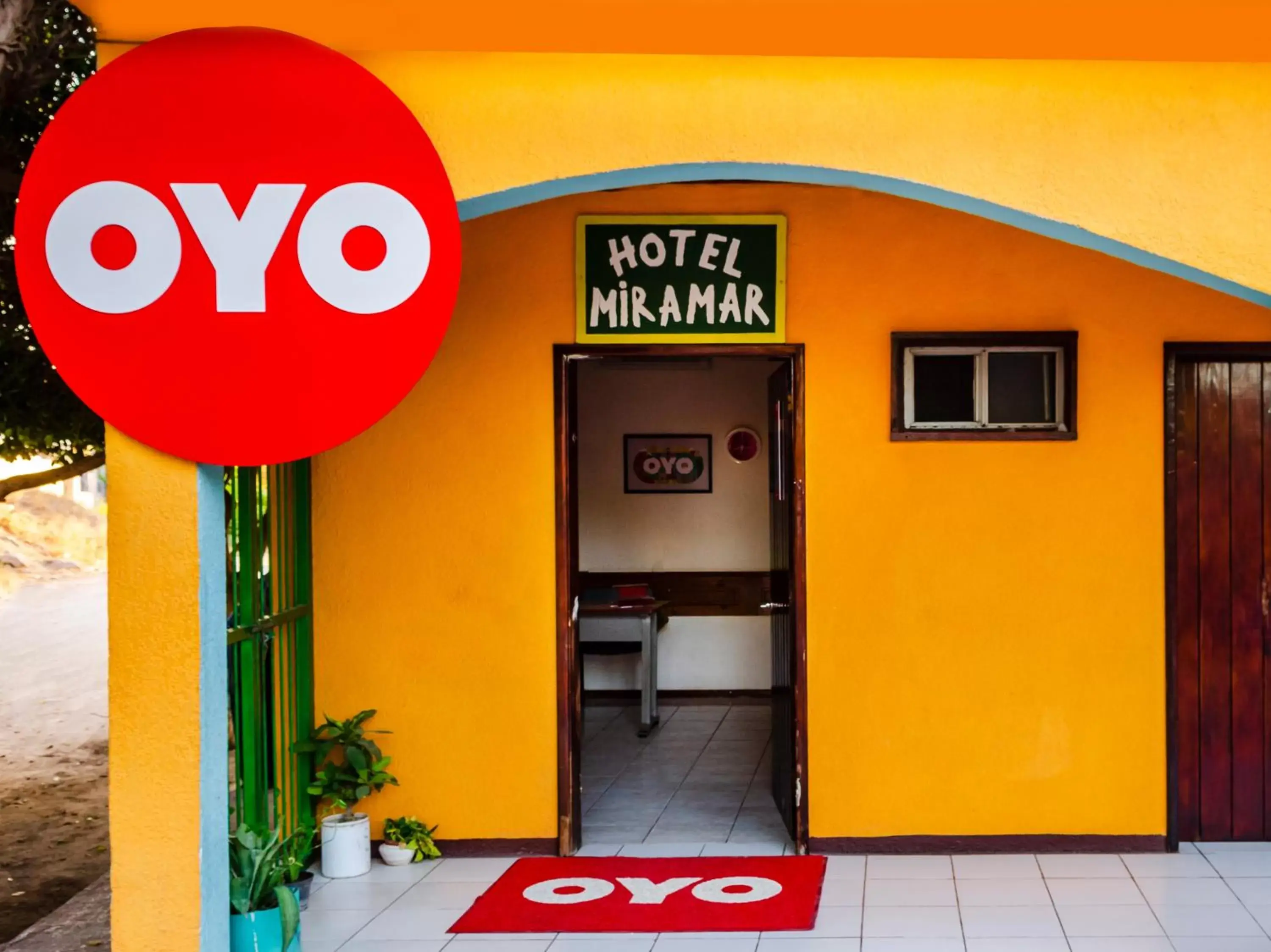 Facade/entrance in OYO Hotel Miramar, Loreto