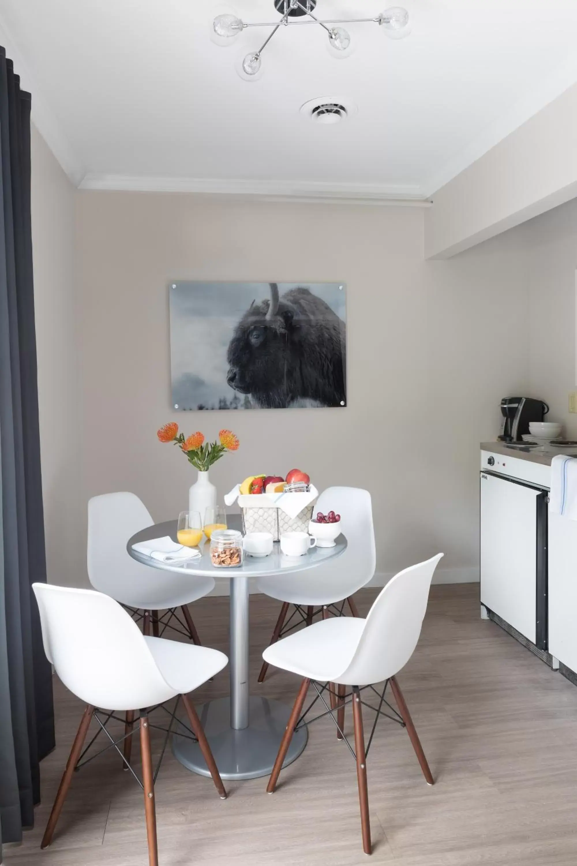 Dining Area in Field Guide Lodge