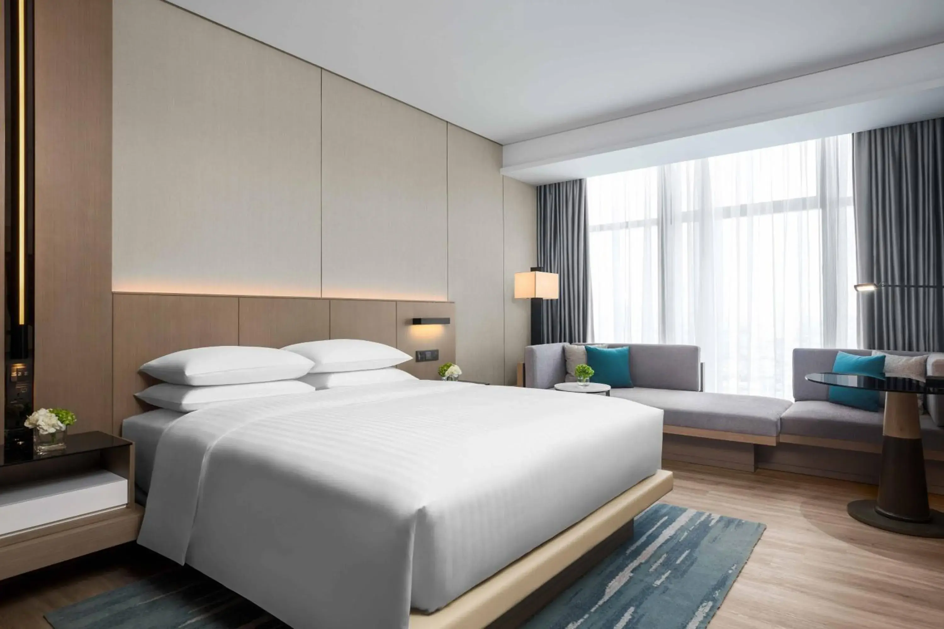 Photo of the whole room, Bed in Courtyard by Marriott Shenzhen Bao'an