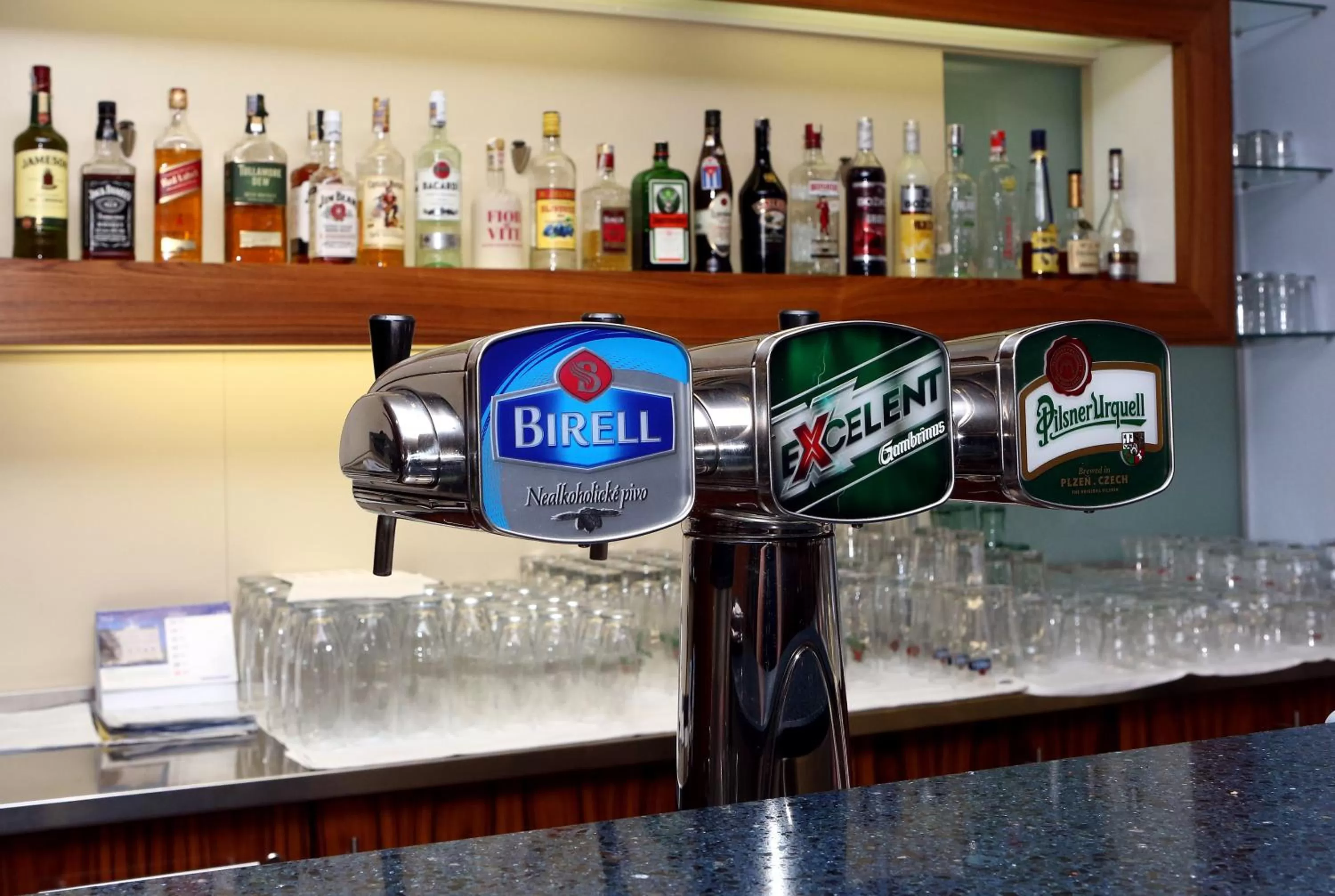 Restaurant/places to eat in Hotel Central