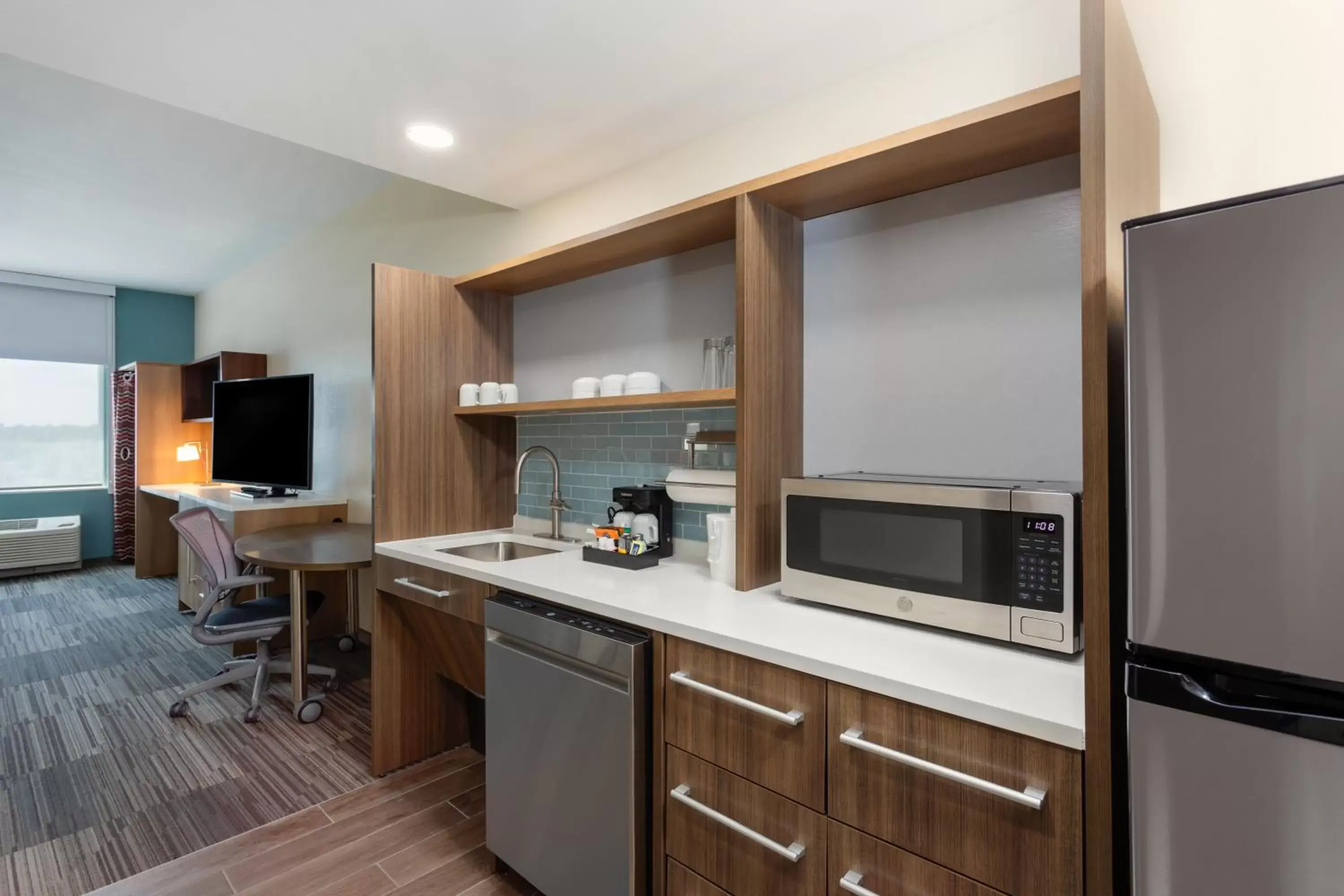 Kitchen or kitchenette, Kitchen/Kitchenette in Home2 Suites By Hilton Vero Beach I-95