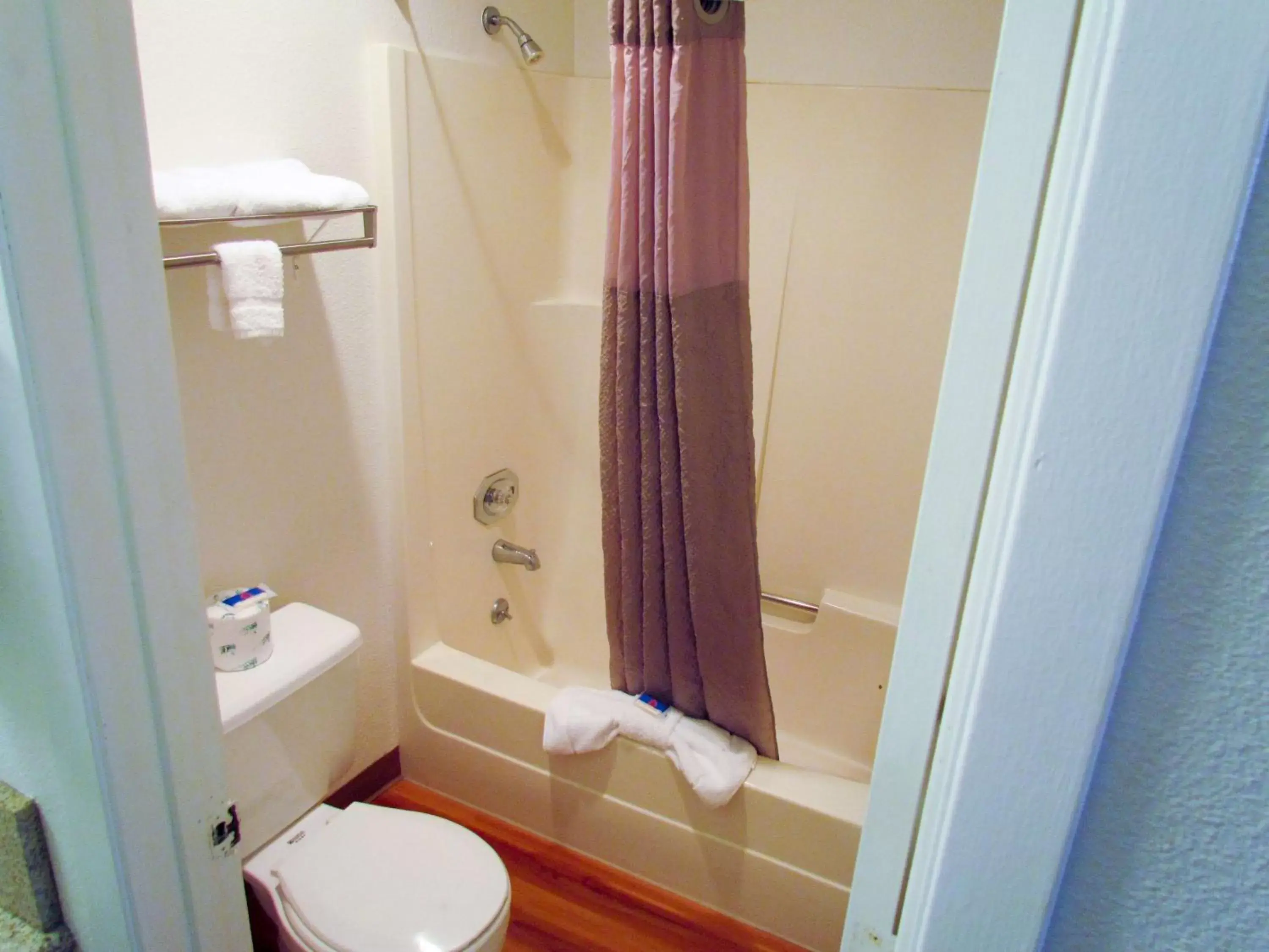 Shower, Bathroom in Motel 6-Vancouver, WA