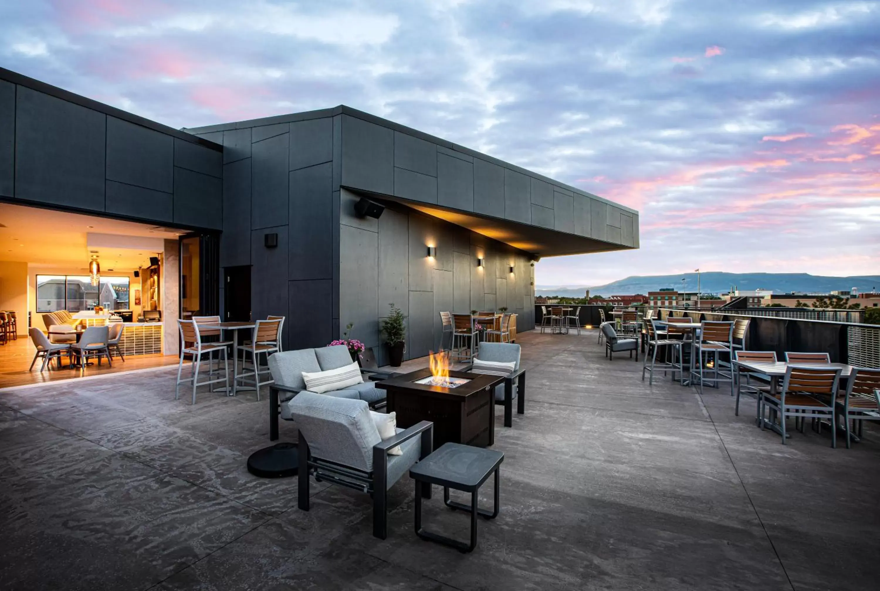 Patio, Restaurant/Places to Eat in Hotel Maverick