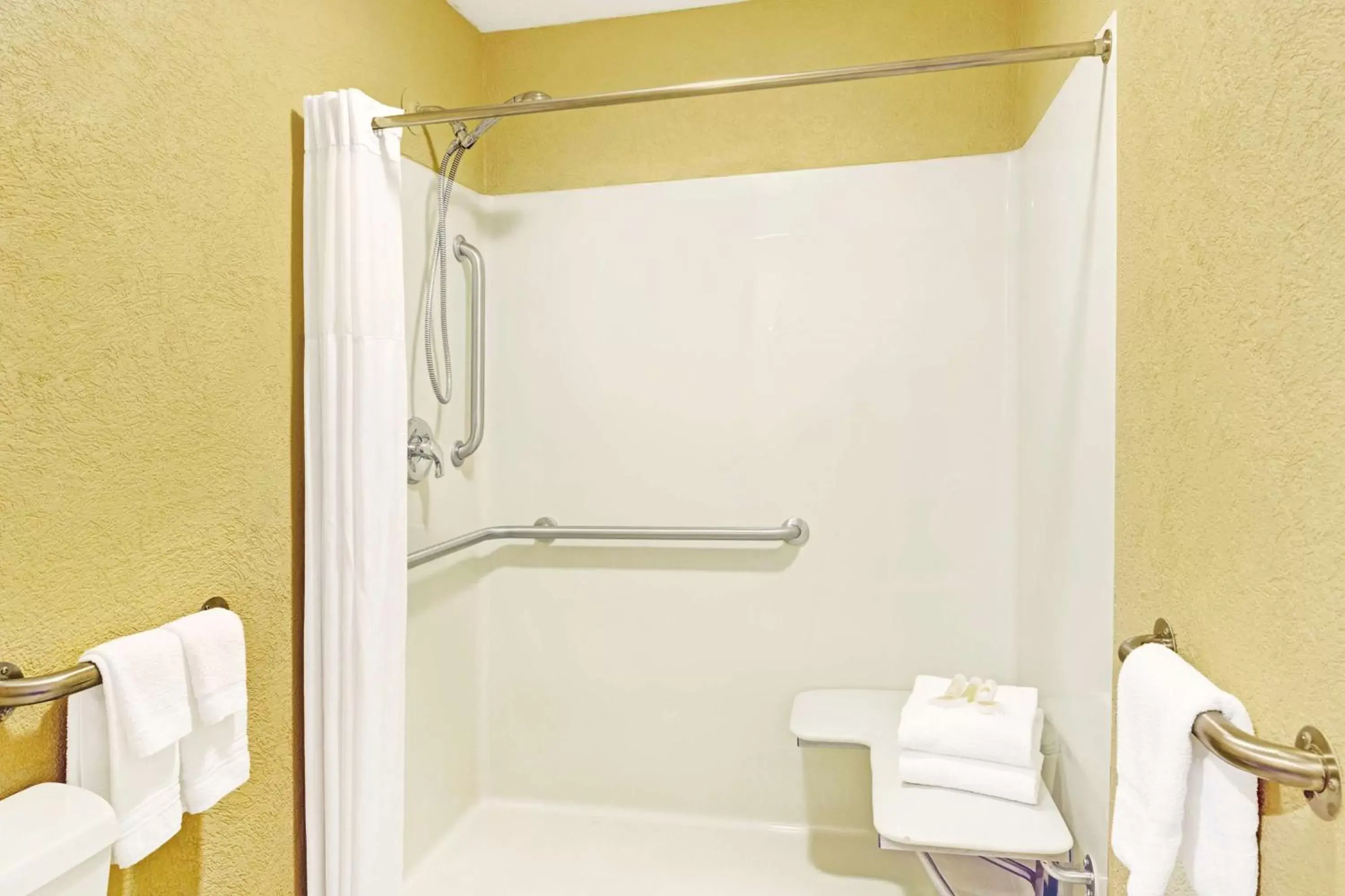 Double Room with Two Double Beds - Smoking in Days Inn by Wyndham Cherokee Near Casino