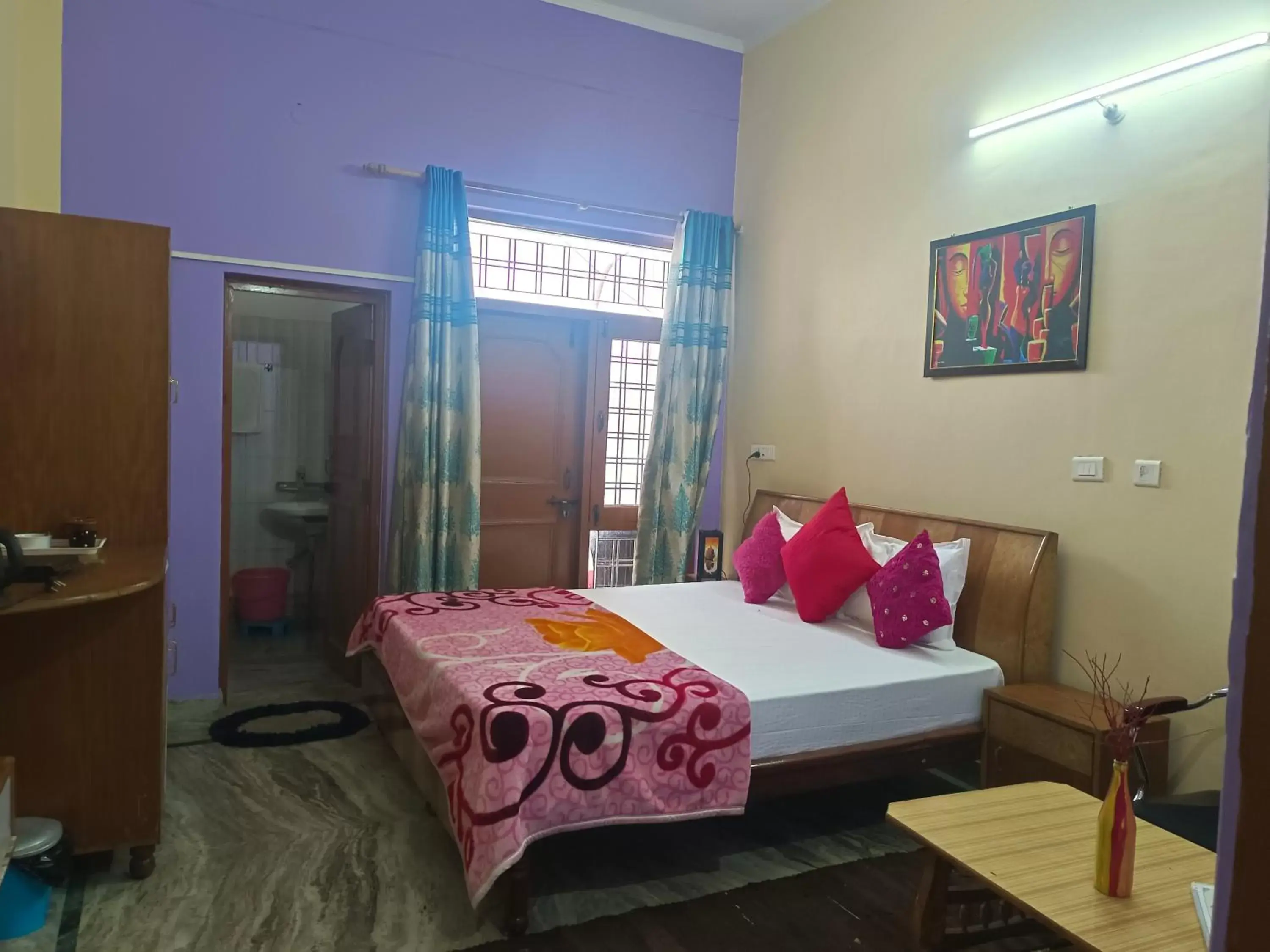 Deluxe Quadruple Room in Hotel Shiv Palace Deluxe Quadruple Room in Hotel Shiv Palace