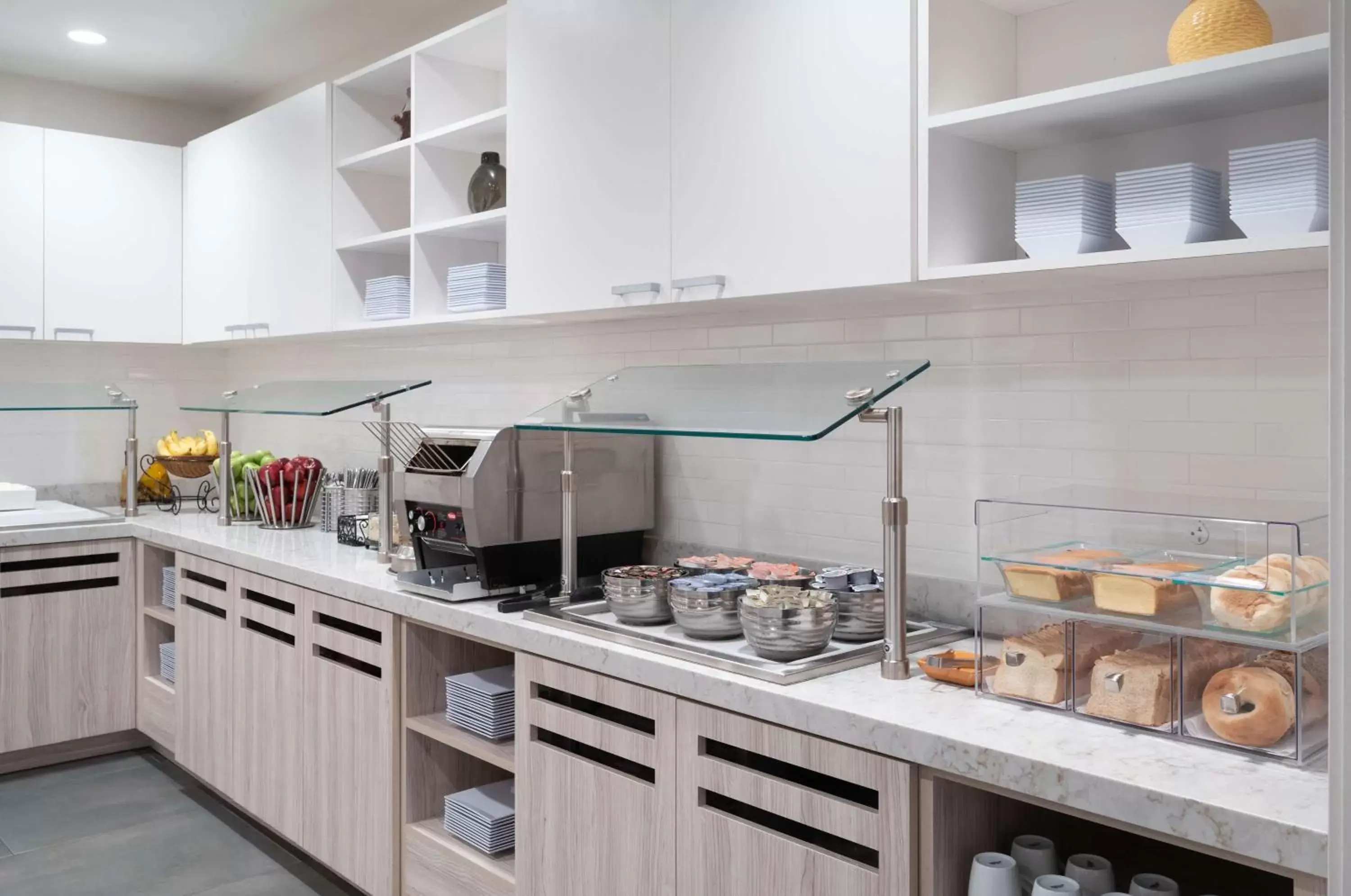 Lobby or reception, Kitchen/Kitchenette in Hyatt House White Plains