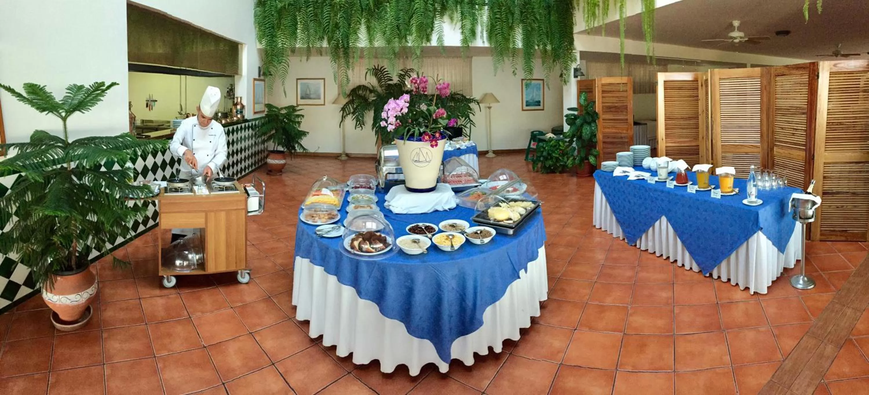 Restaurant/places to eat in Albatroz Beach & Yacht Club