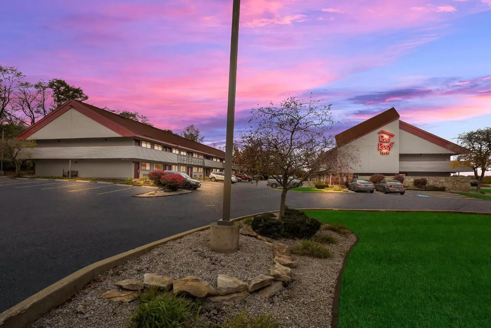 Property Building in Red Roof Inn Cleveland - Independence