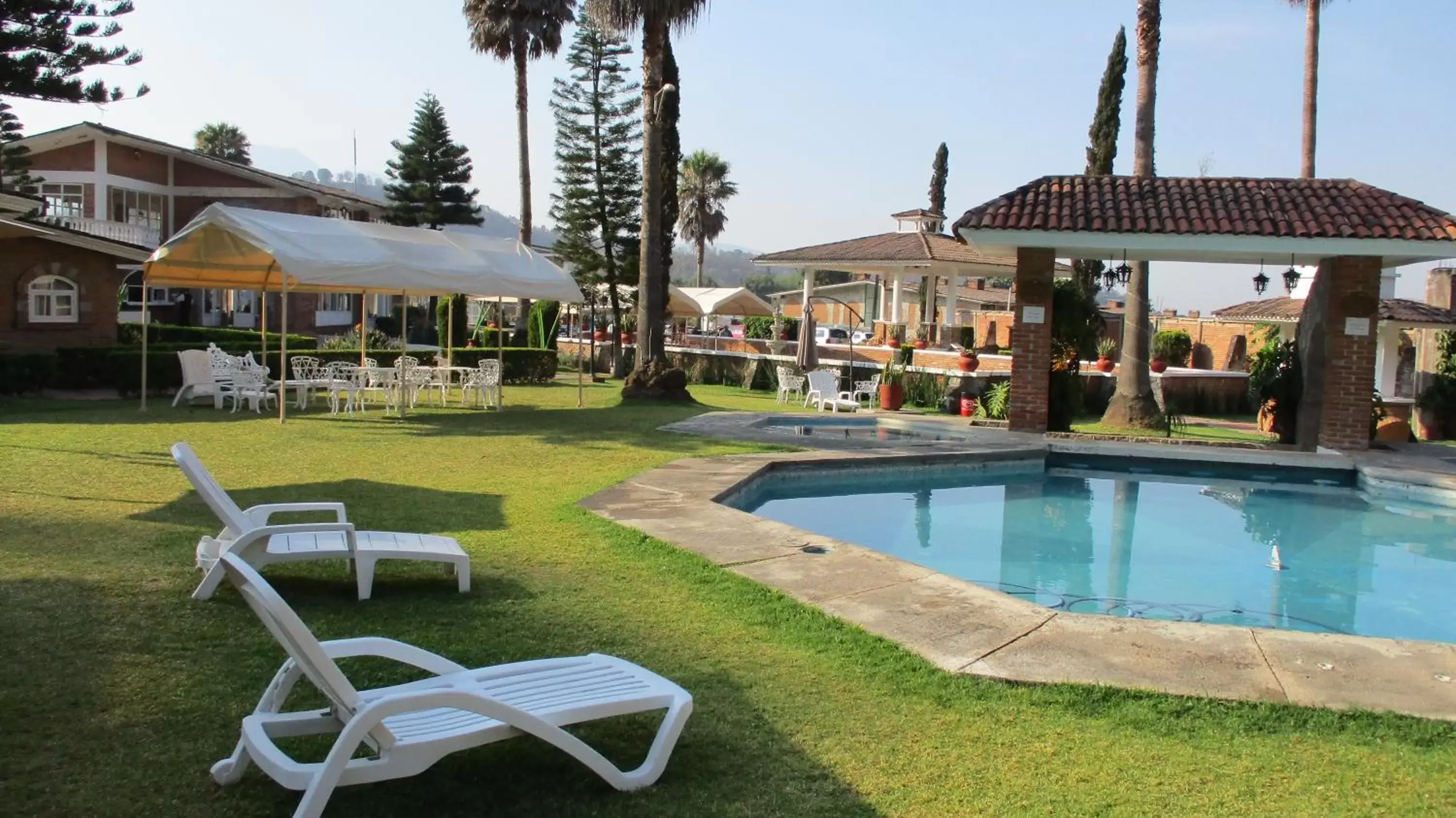 Garden, Swimming Pool in Hotel Villa Monarca Inn