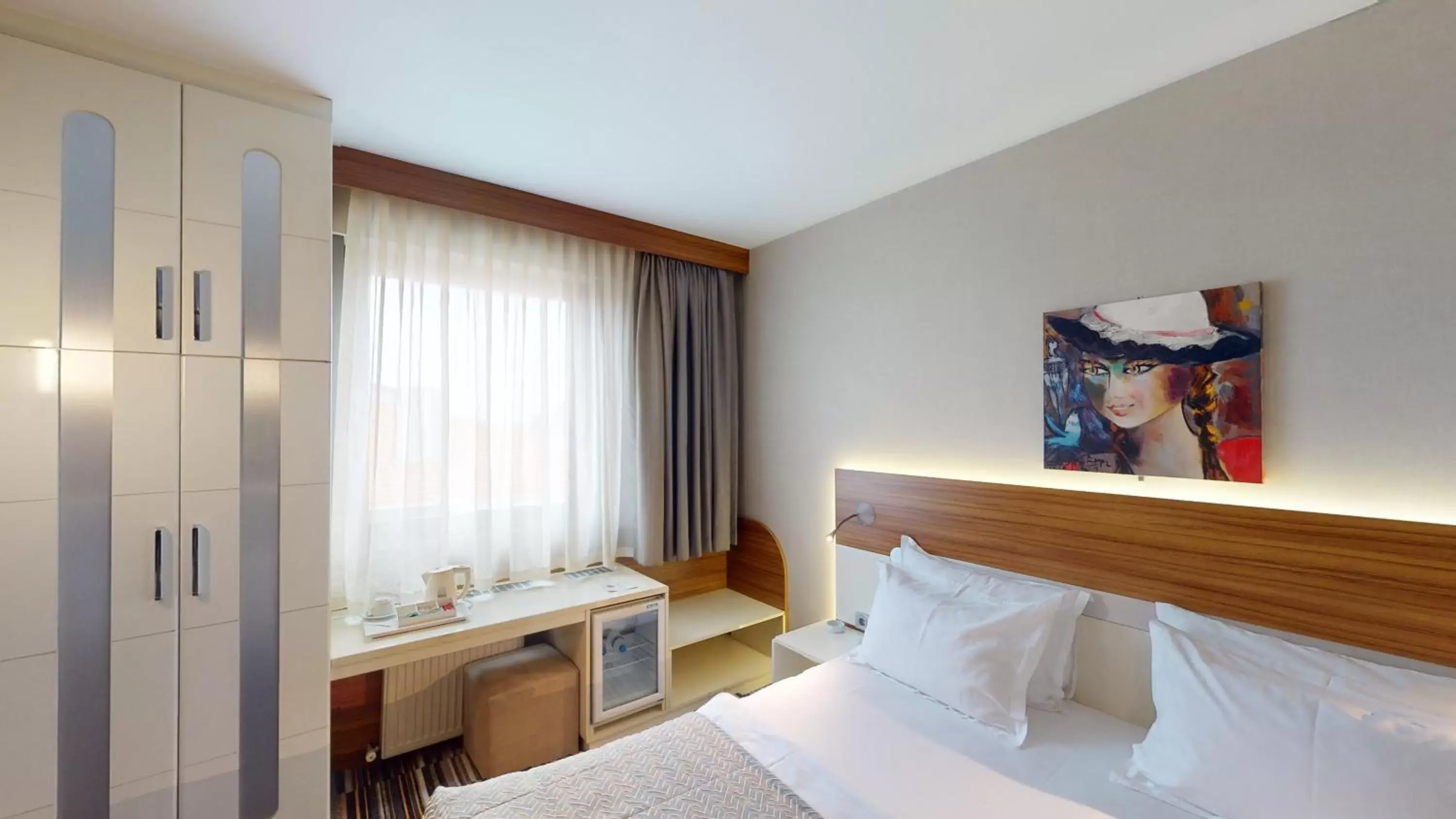 Photo of the whole room, Bed in Mimi Hotel Ankara