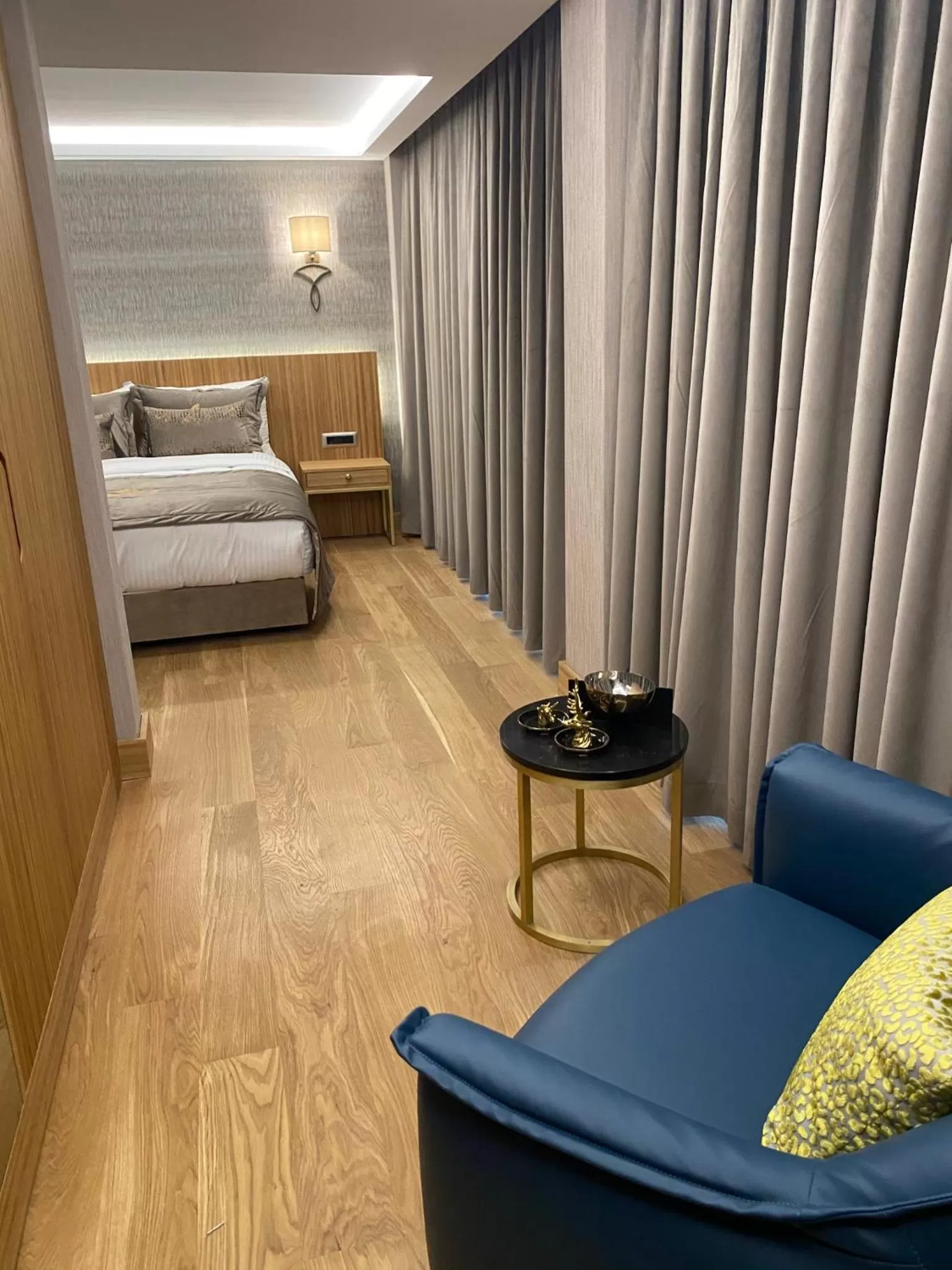 Seating area, Bed in Lady Diana Hotel