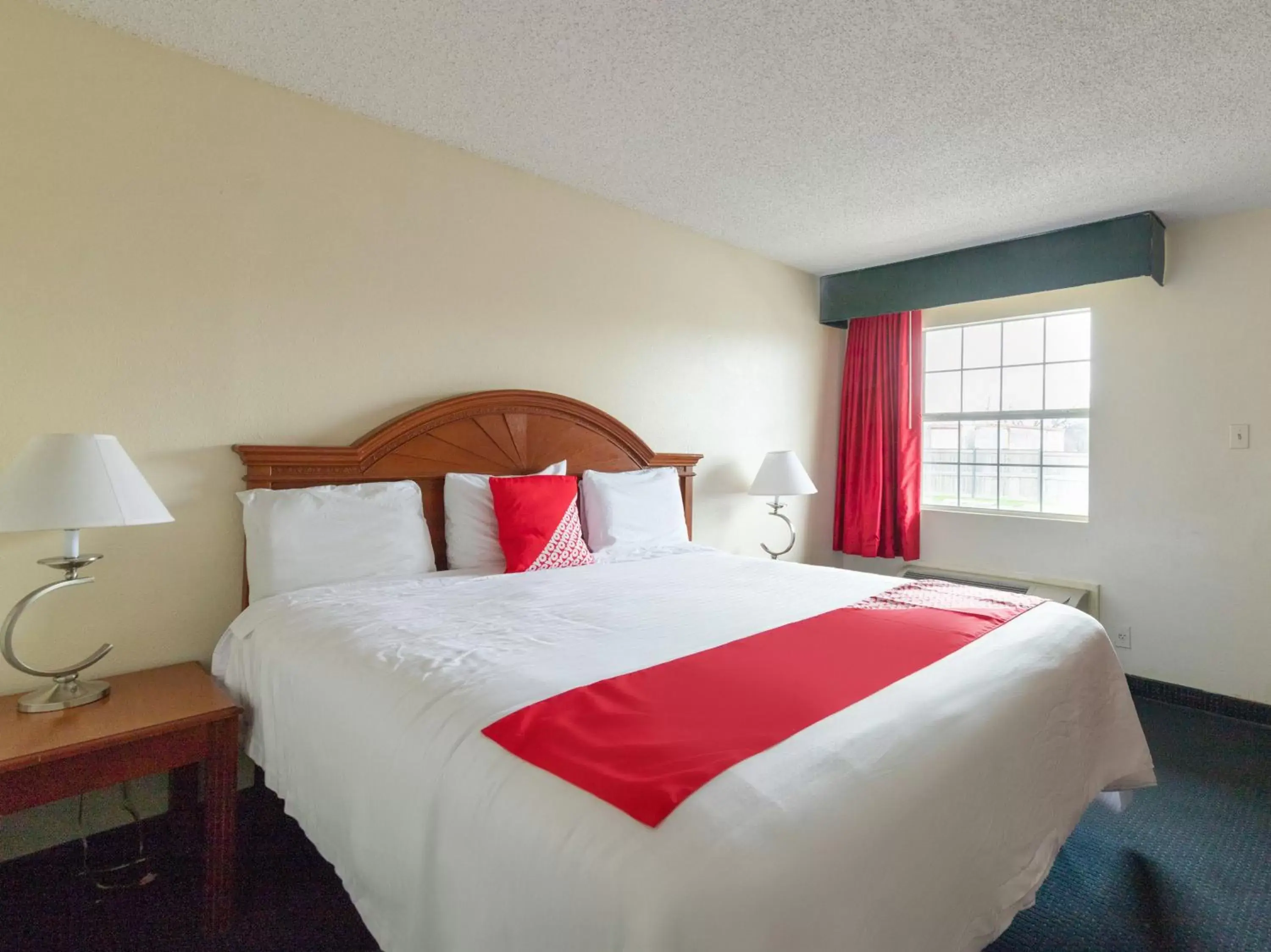 Bedroom, Bed in OYO Hotel San Antonio Lackland near Seaworld