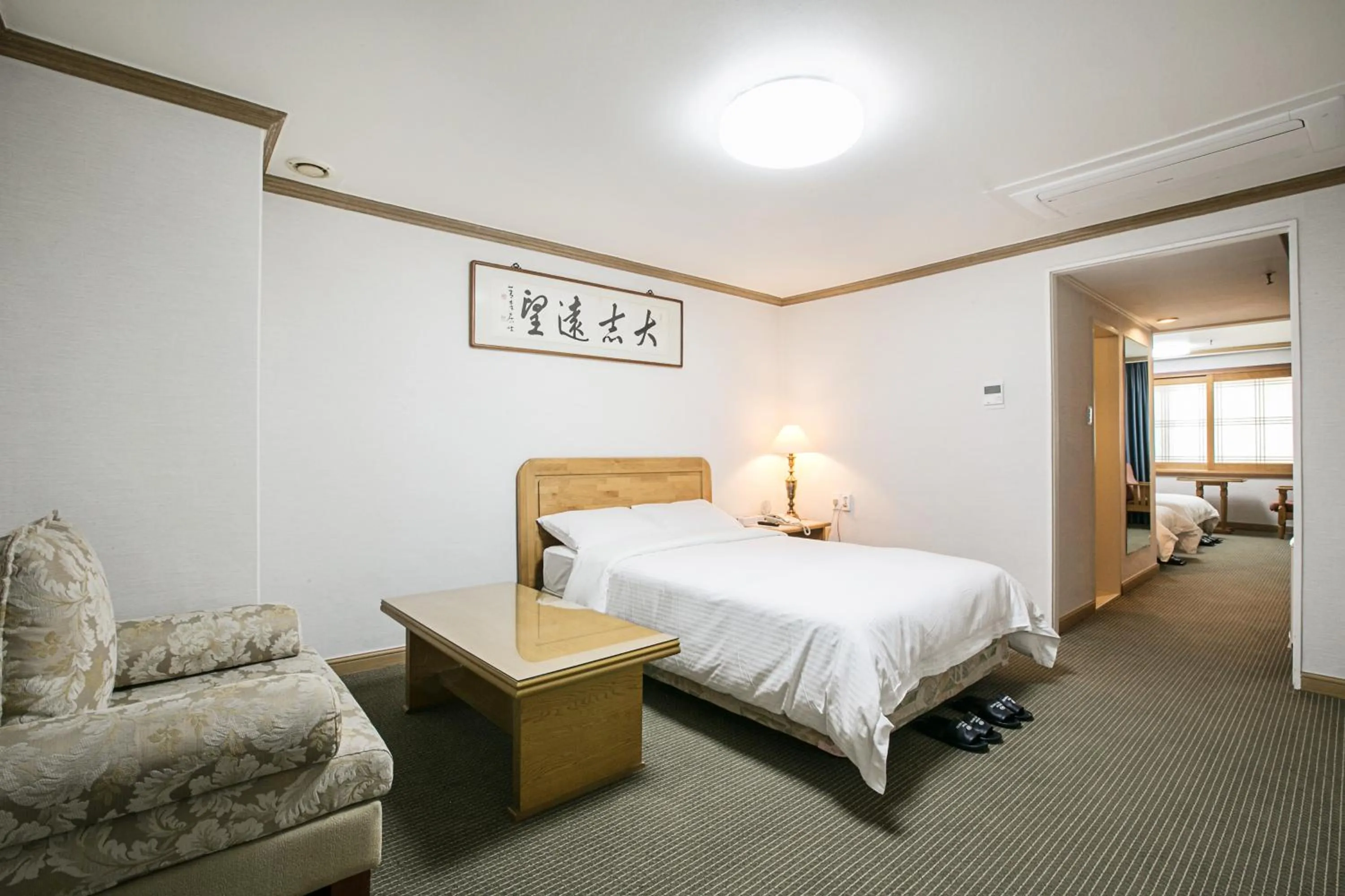 Bedroom, Bed in Busan Tourist Hotel