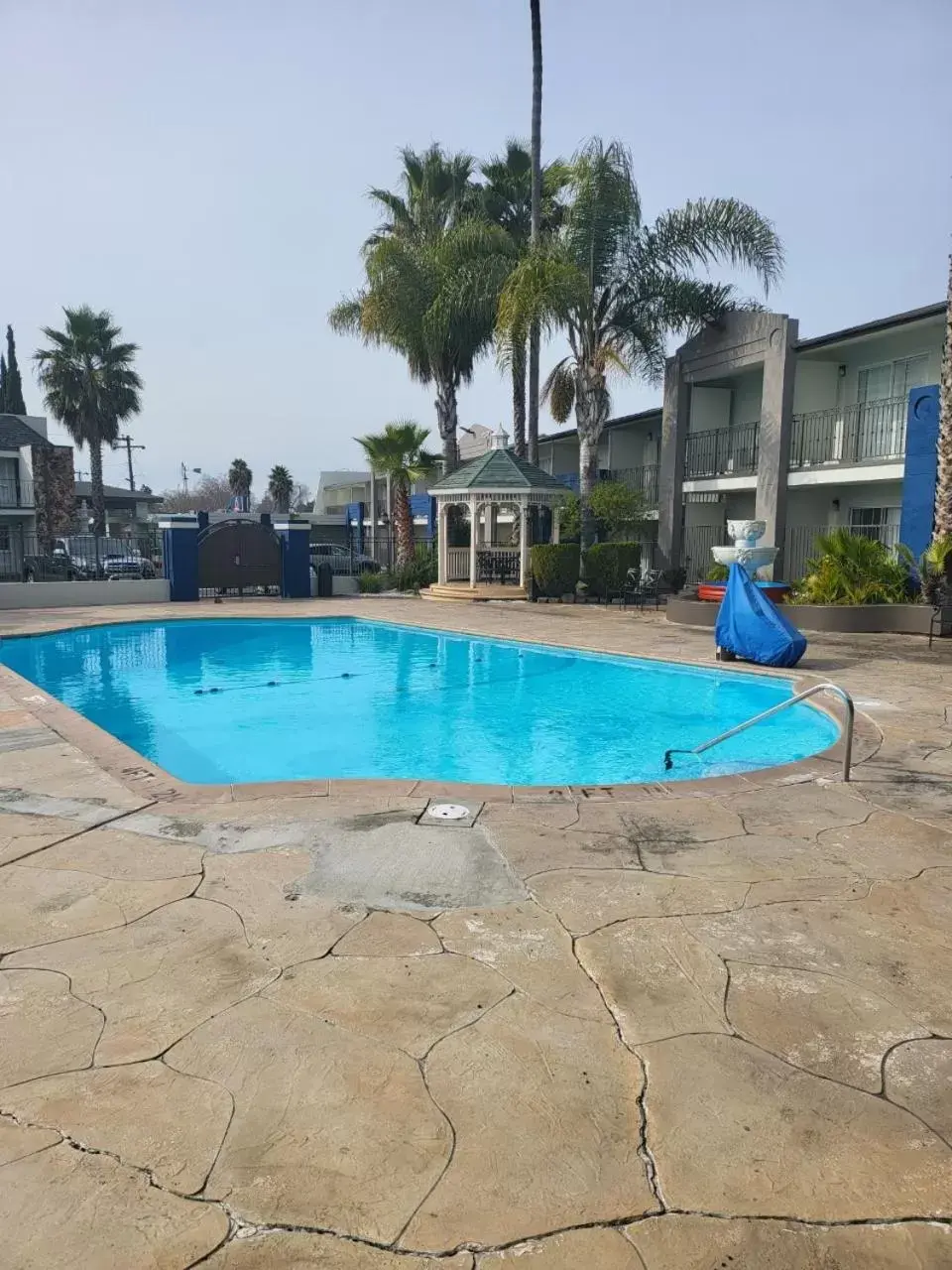 Swimming Pool in Motel 6 Vallejo, CA - Napa Valley