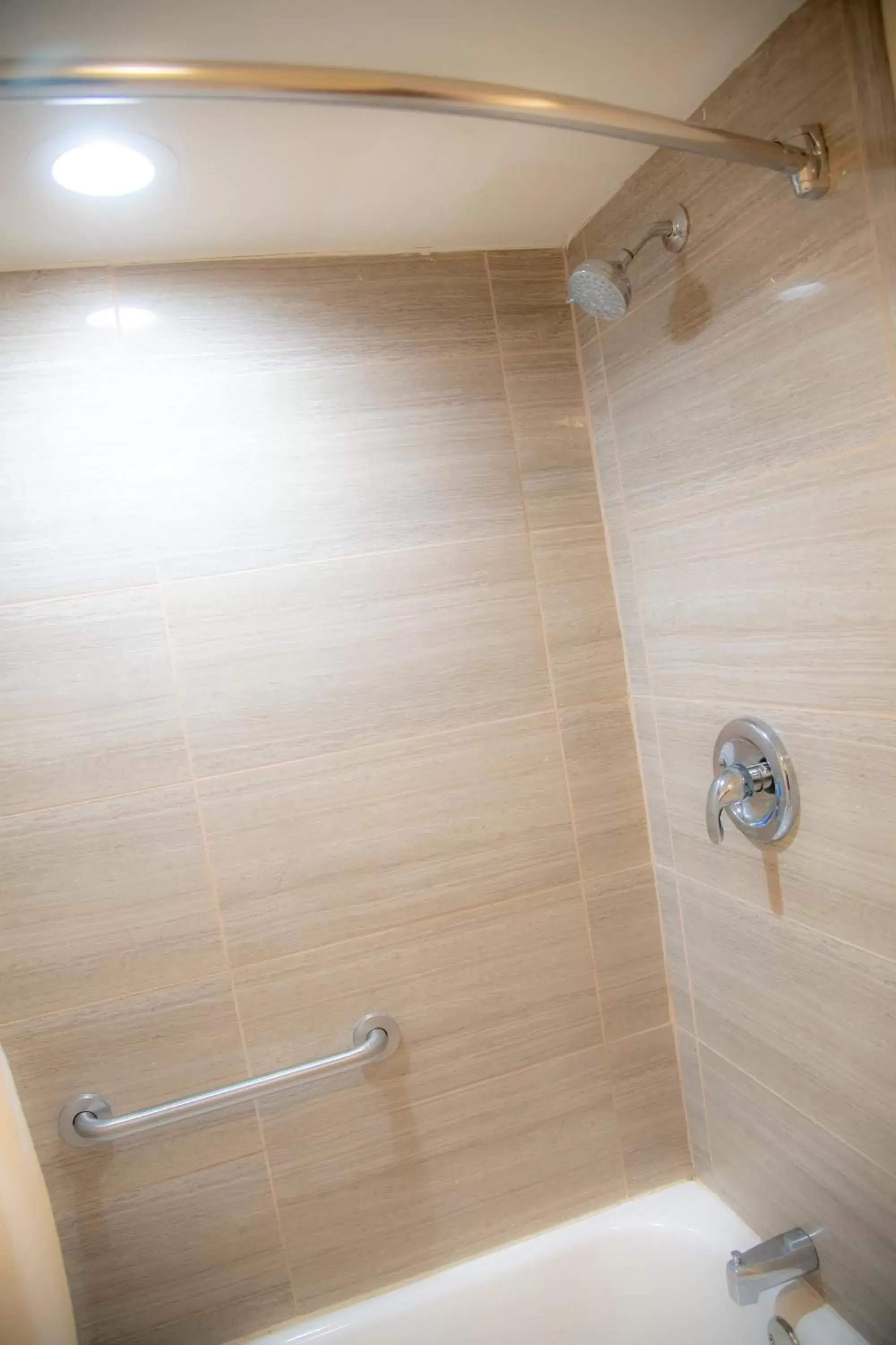 Shower, Bathroom in Howard Johnson by Wyndham Allentown/Dorney Hotel & Suites