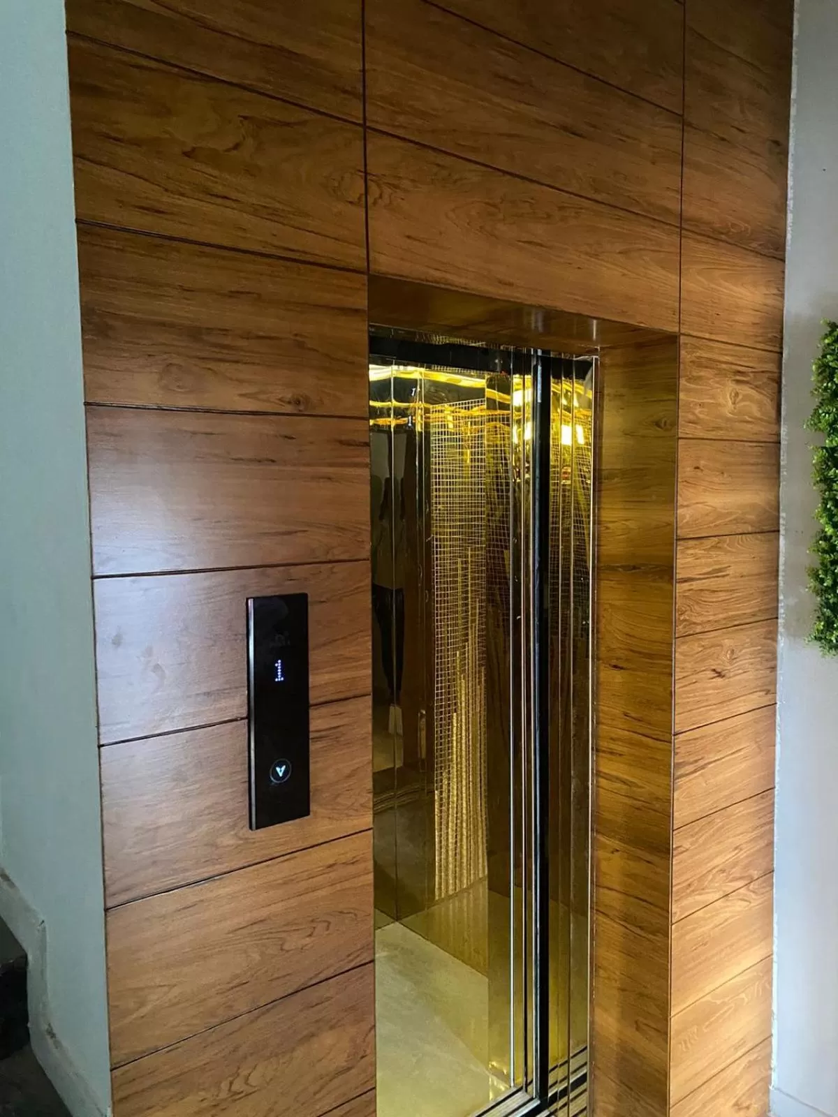 elevator in Hotel Jurkis, Kolhapur