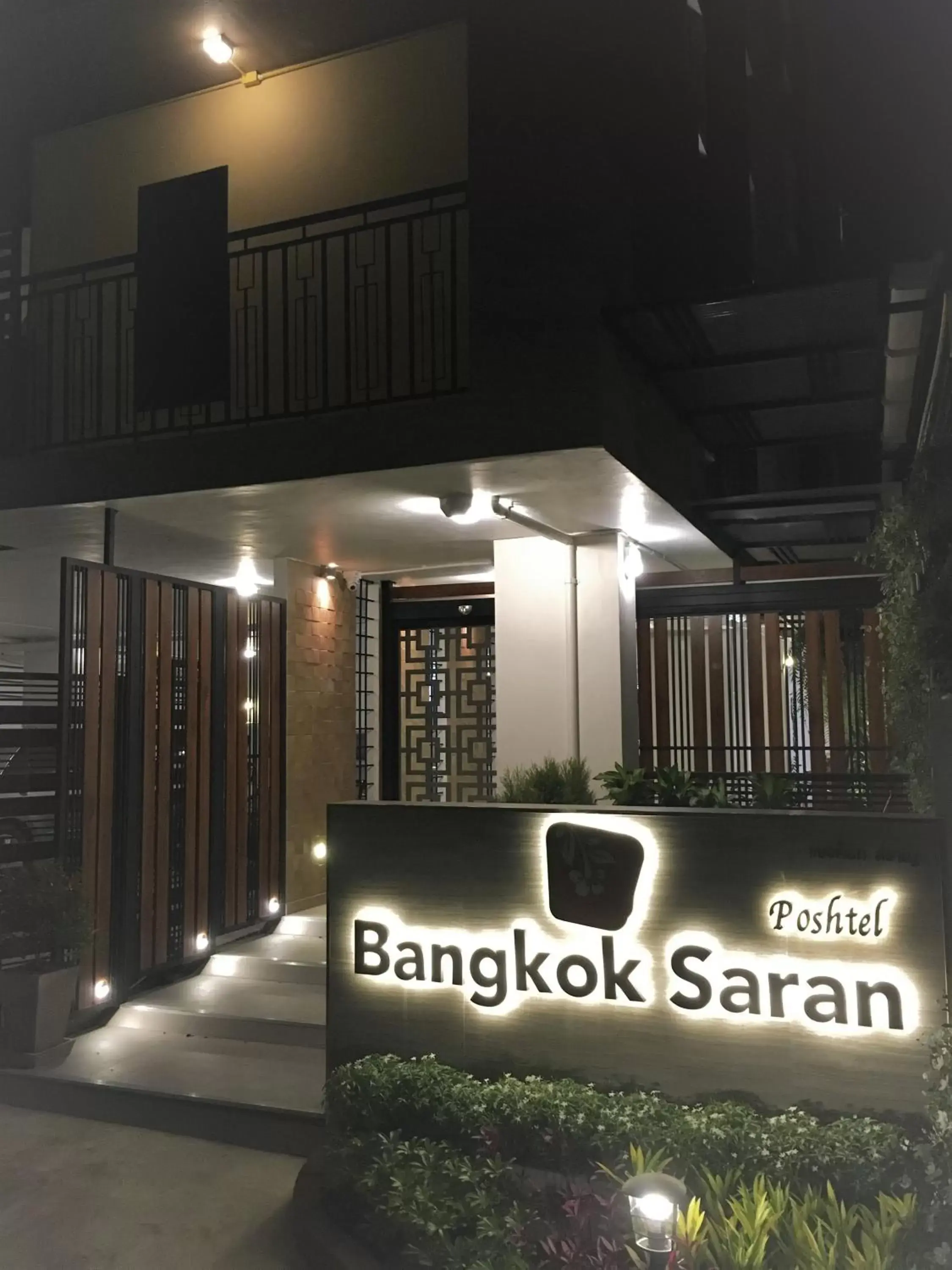 Property building in Bangkok Saran Poshtel
