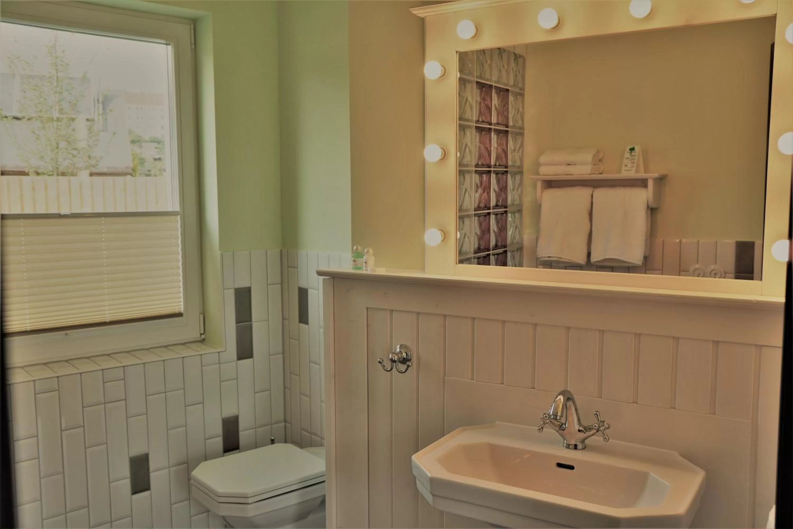 Shower in Themenhotel 50's Ville Motel