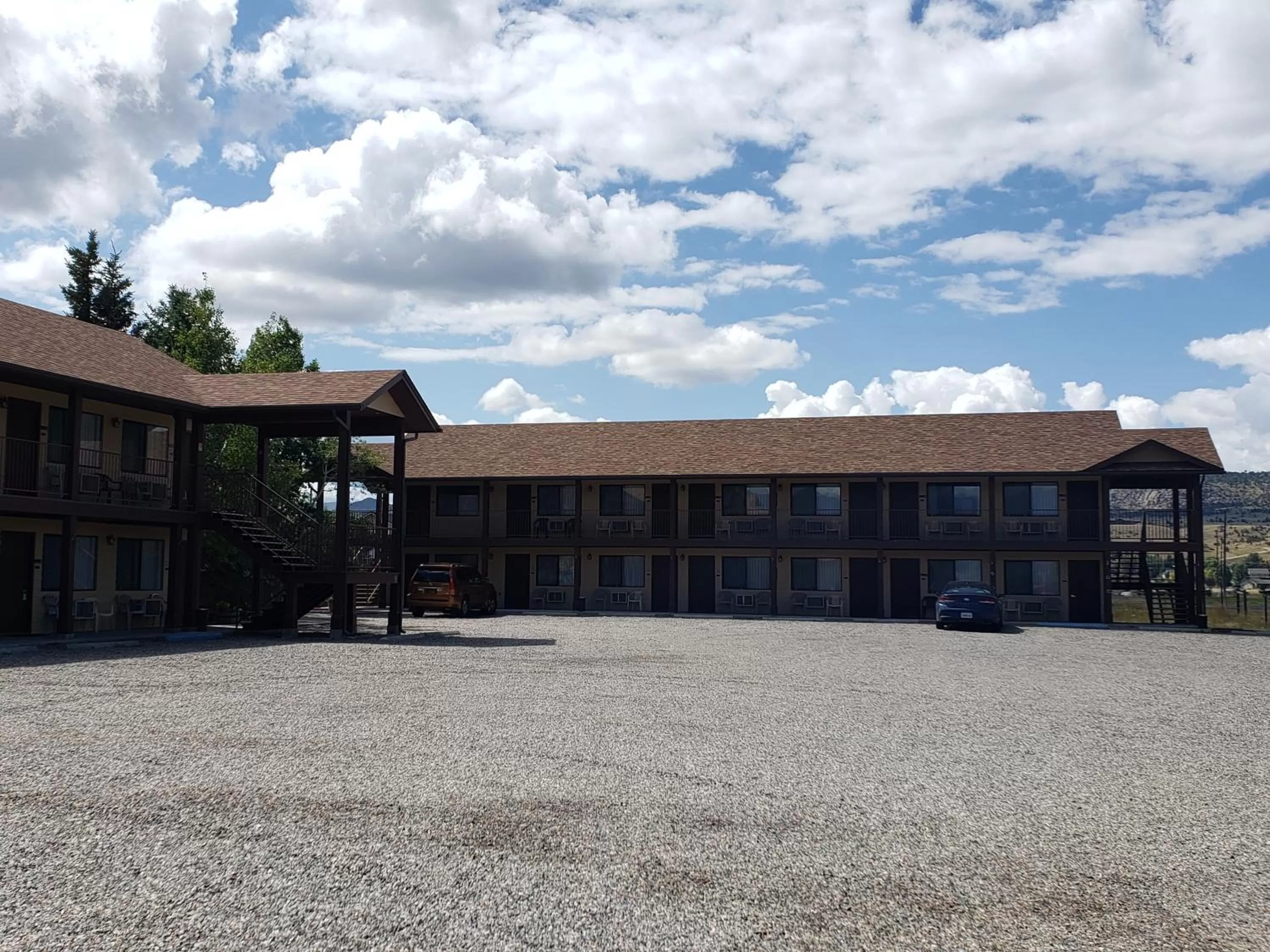 Property building in Red Bear Inn