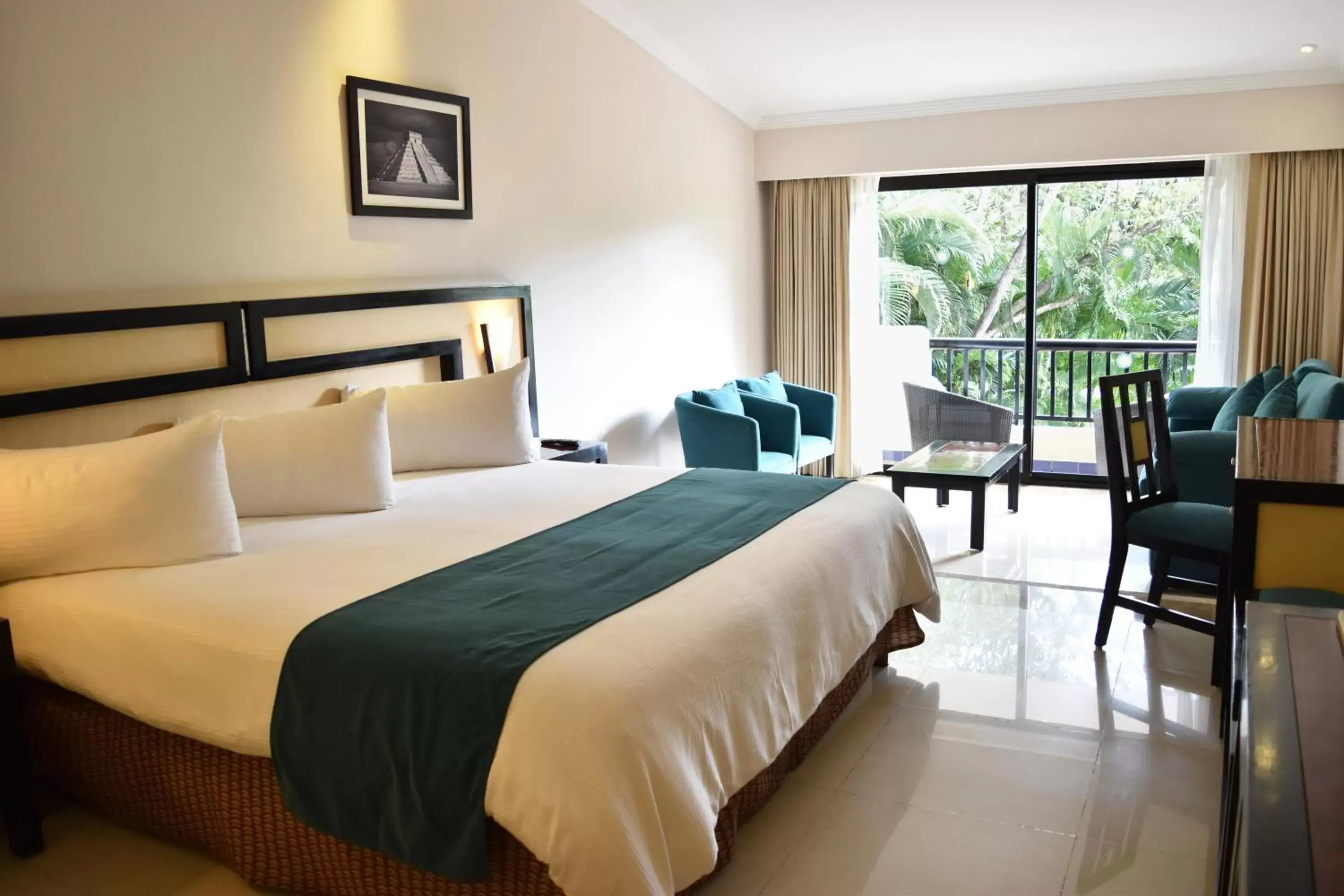 Hacienda Junior Suite Single Room in Sandos Playacar All Inclusive