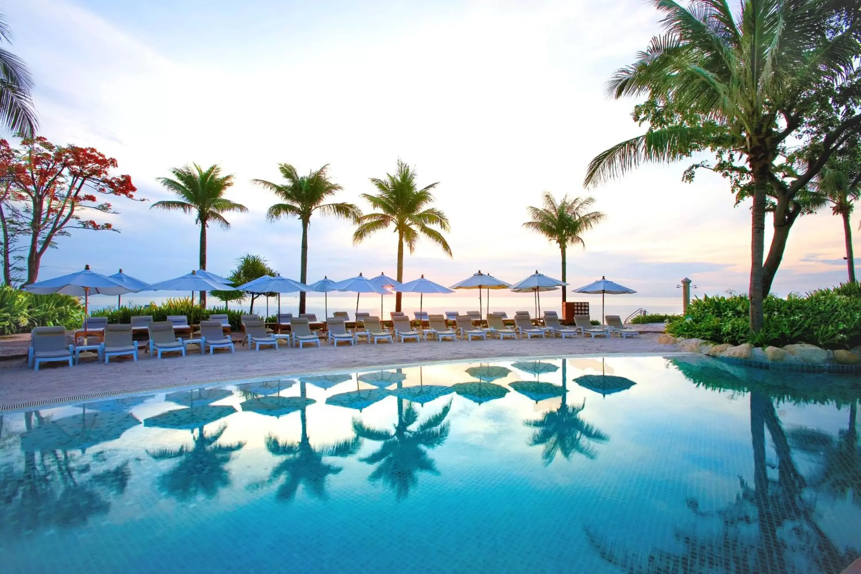 Beach, Swimming Pool in Hyatt Regency Hua Hin SHA Extra Plus