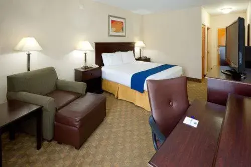 Photo of the whole room in Holiday Inn Express Carneys Point New Jersey Turnpike Exit 1, an IHG Hotel