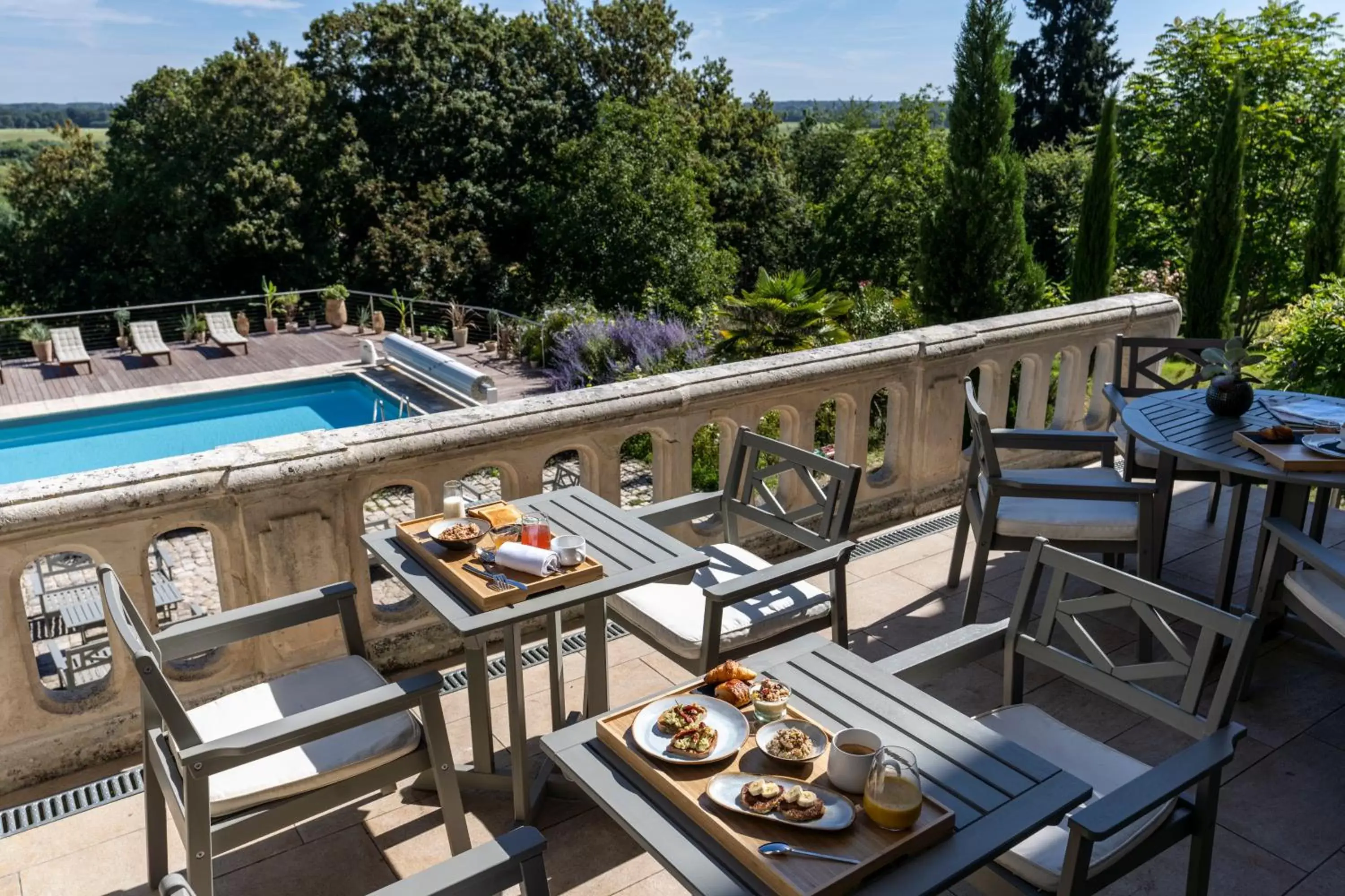 Balcony/Terrace, Pool View in Château des Forges par Slow Village