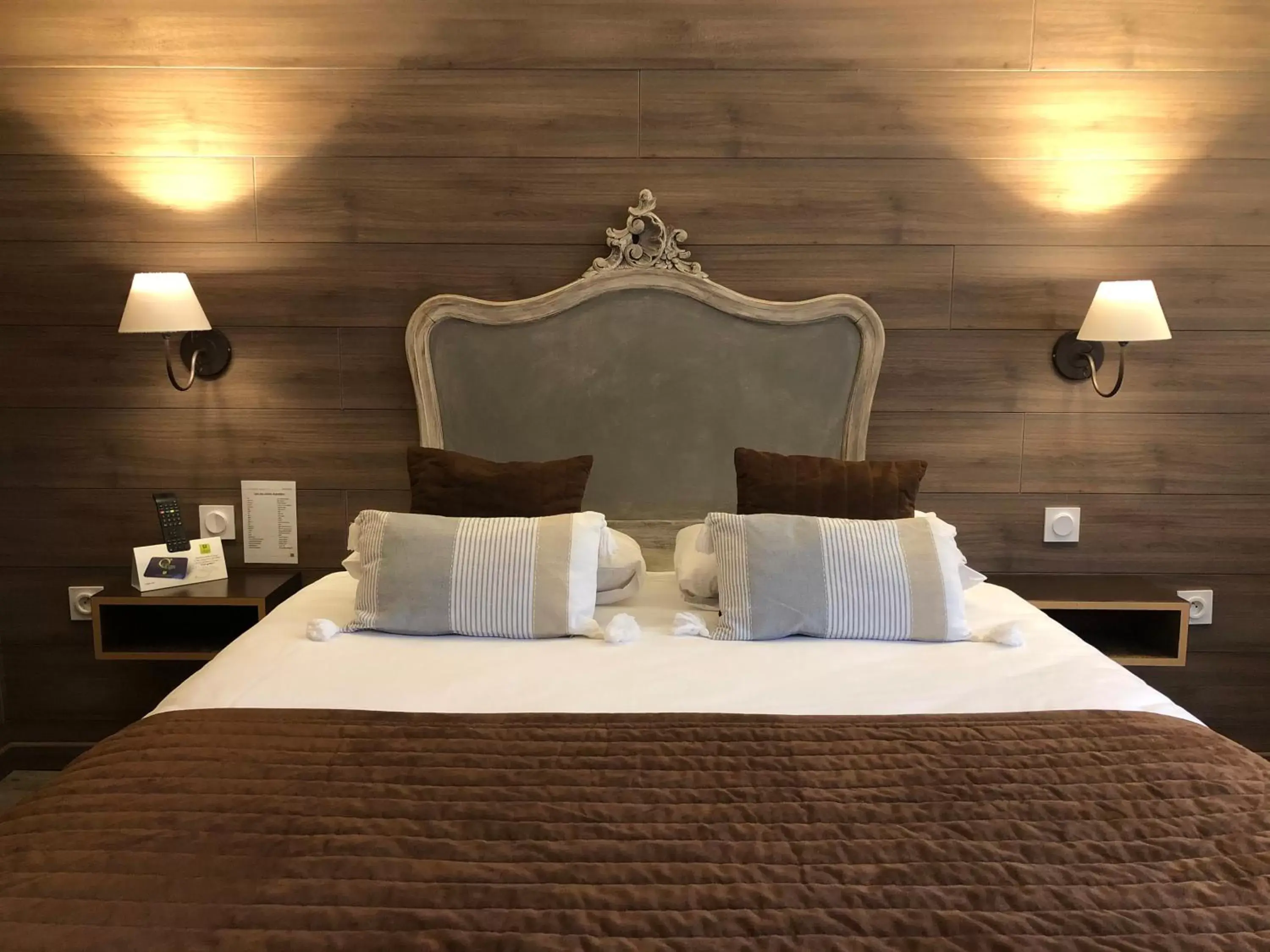 Bed in Hôtel Burnichon