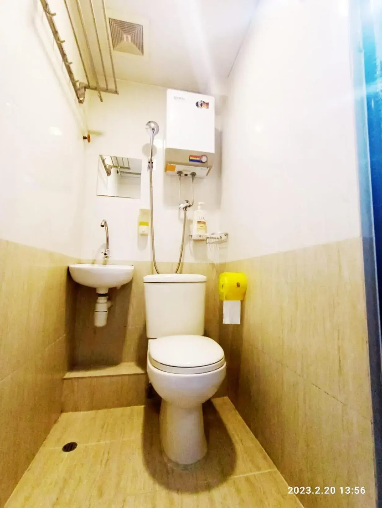 Toilet, Bathroom in Apple Hostel