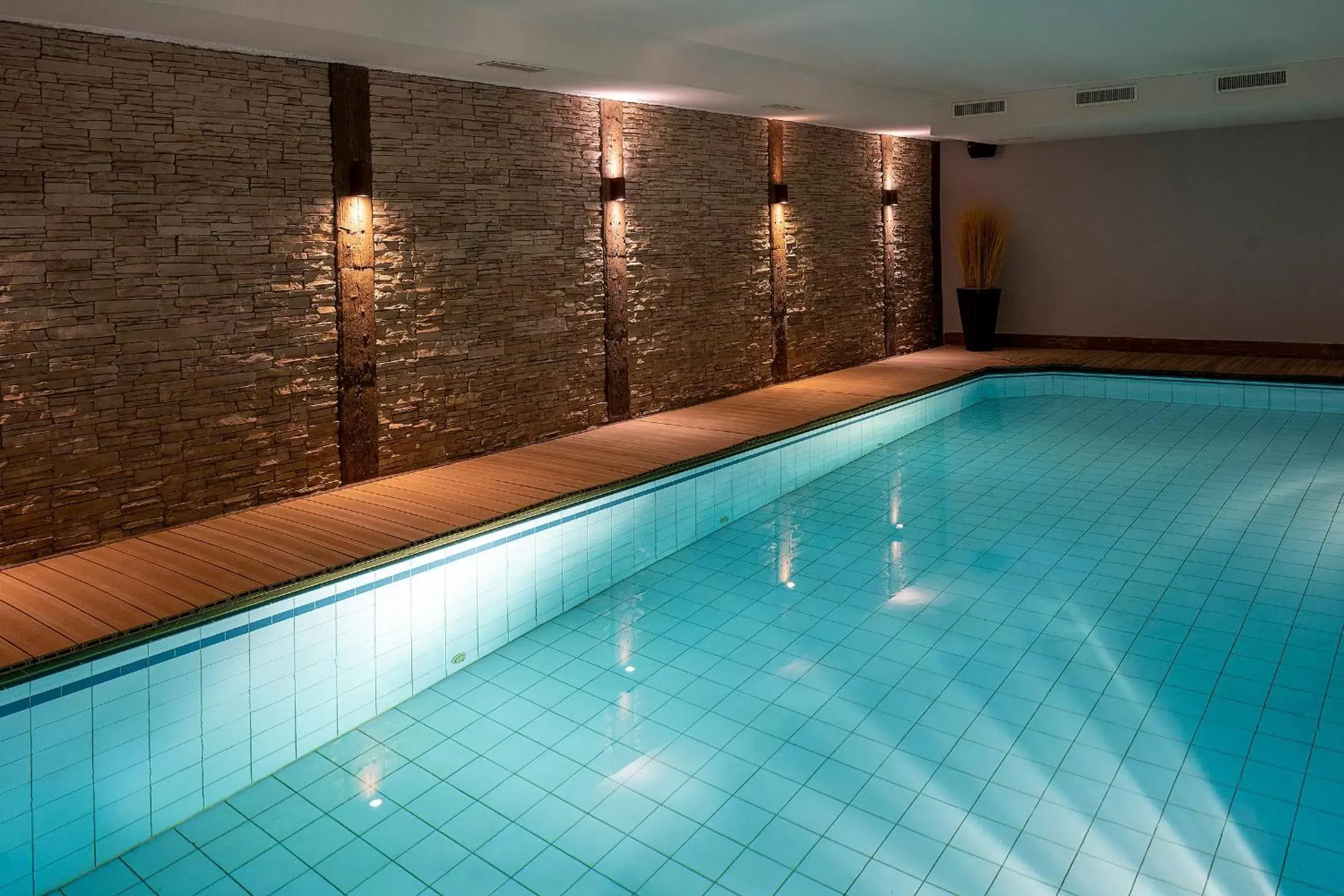 Swimming Pool in Wellnesshotel Schweizerhof