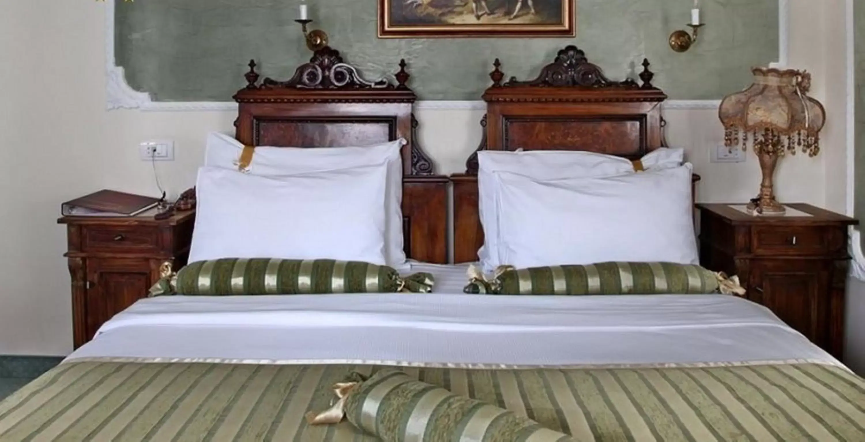 Bed in Queen's Astoria Design Hotel