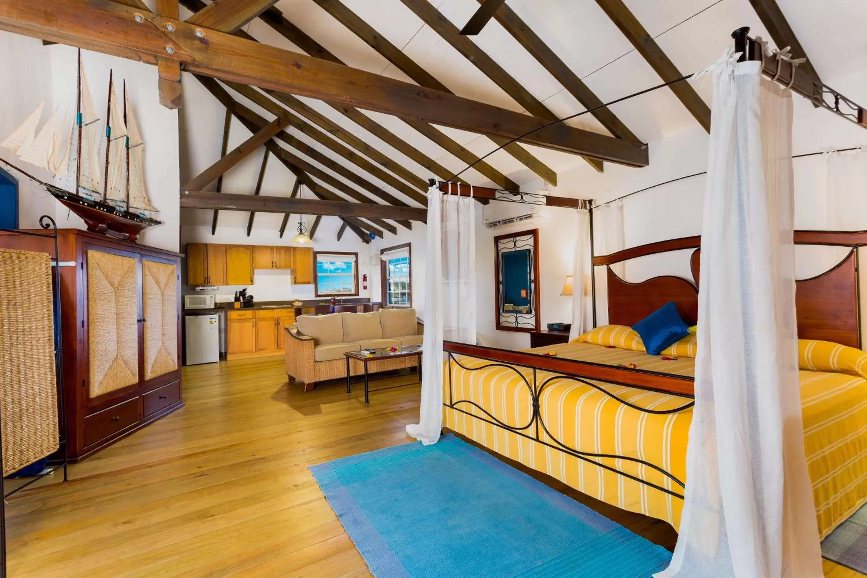 Deluxe King Suite in True Blue Bay Resort Deluxe King Suite in True Blue Bay Resort