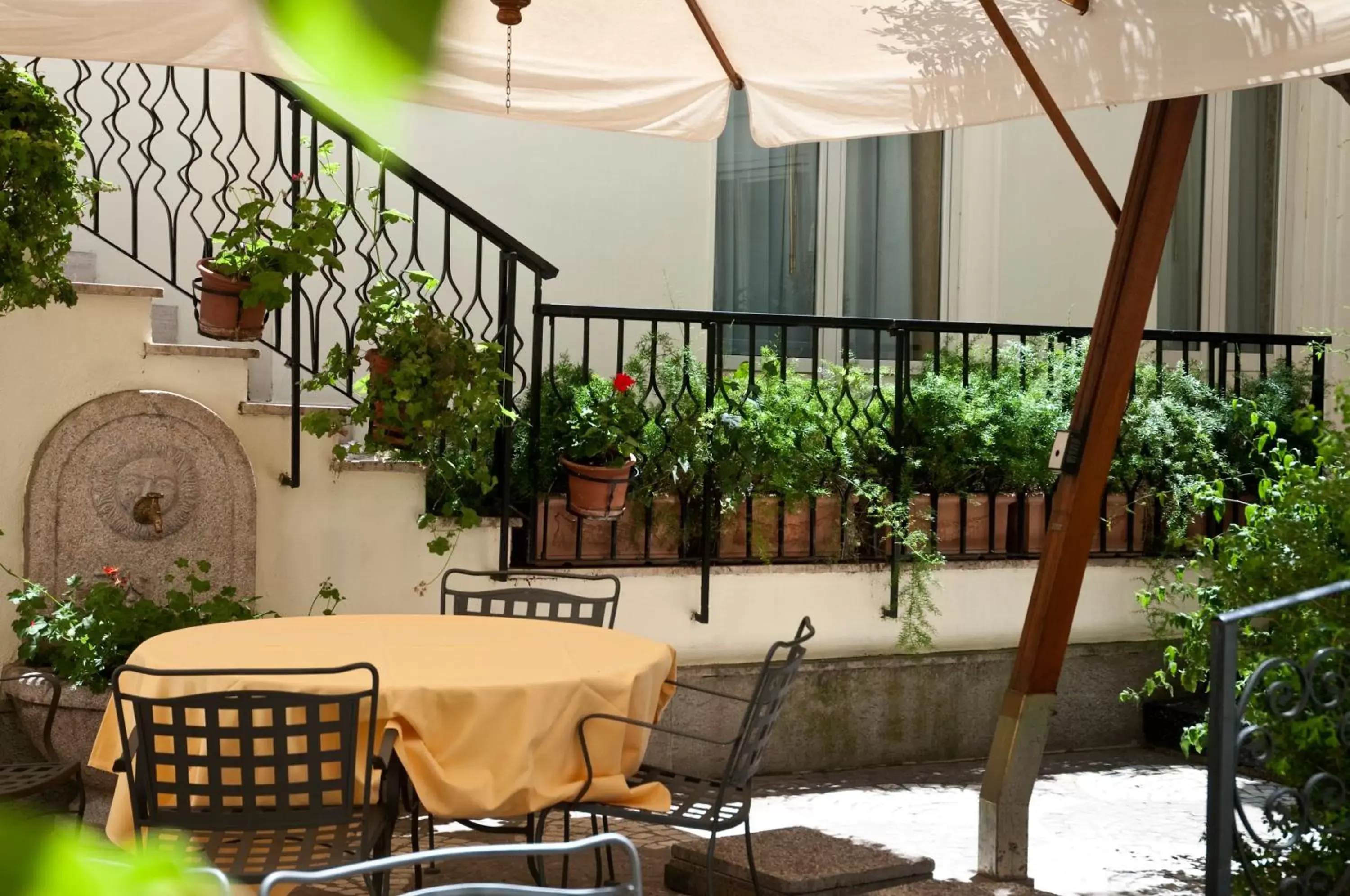 Balcony/Terrace, Restaurant/Places to Eat in Hotel Royal Court