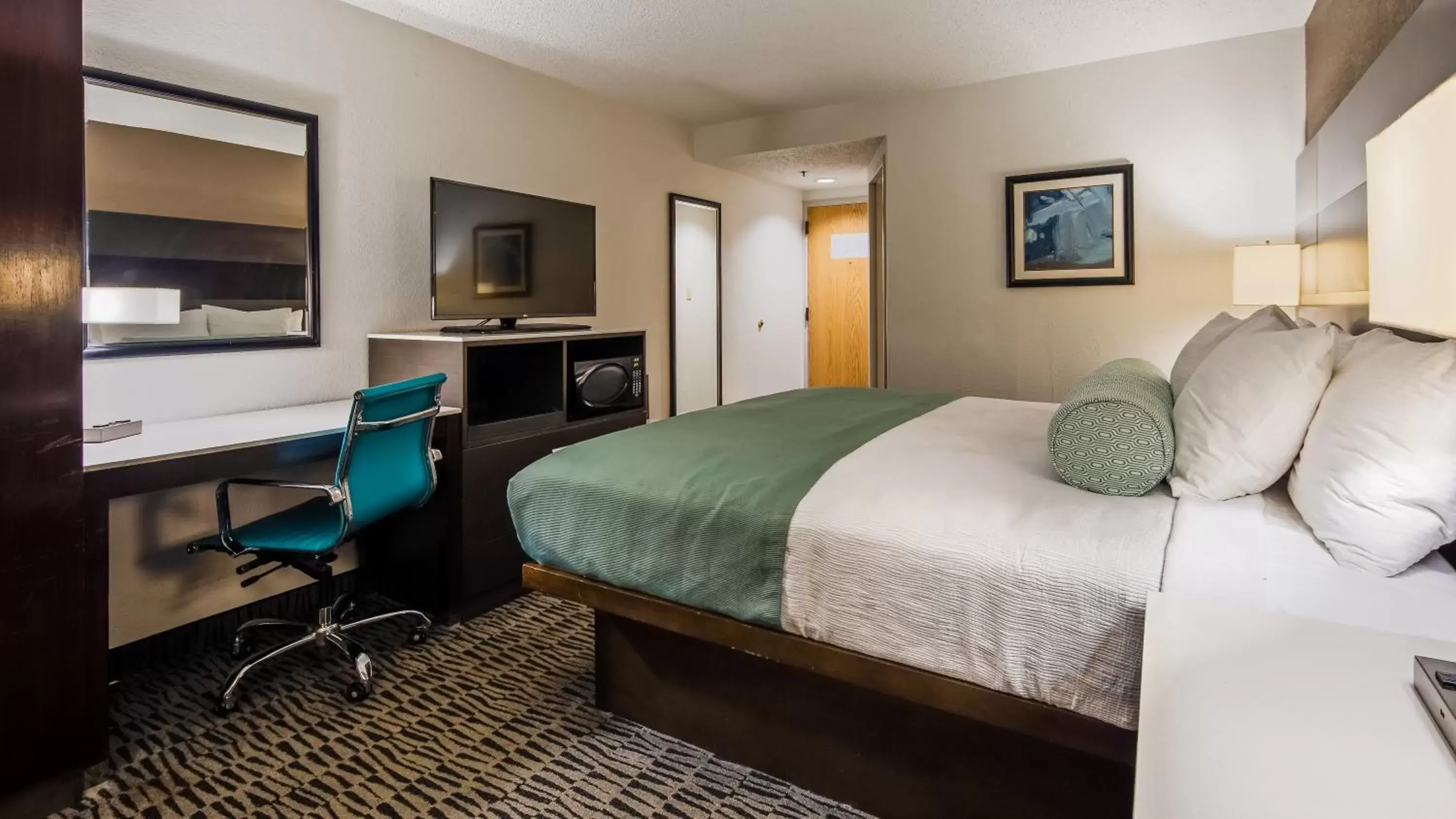 Bed in Clarion Pointe near Medical Center Bed in Clarion Pointe near Medical Center