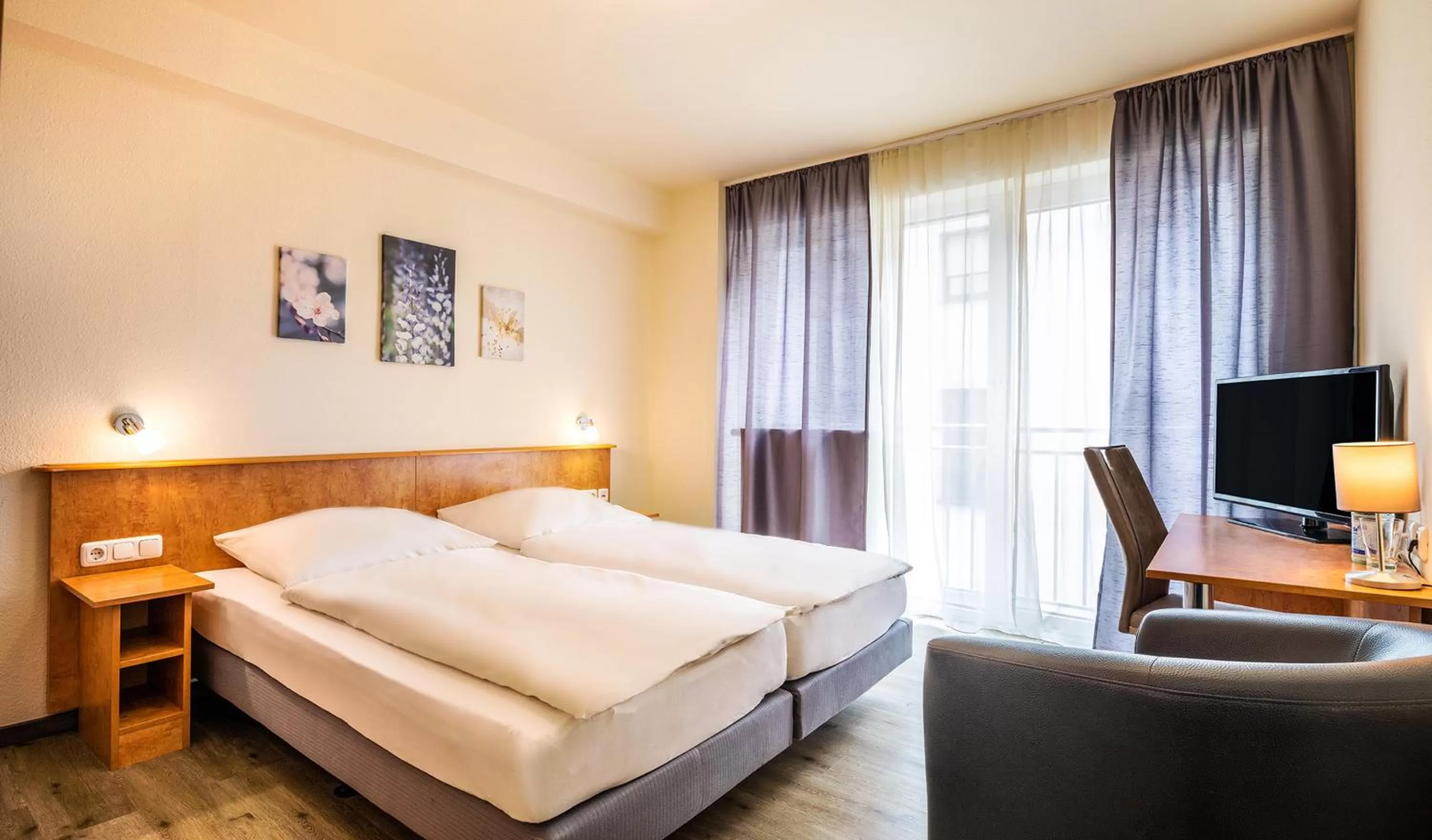 Bedroom, Bed in Schroeders City-Style-Hotel