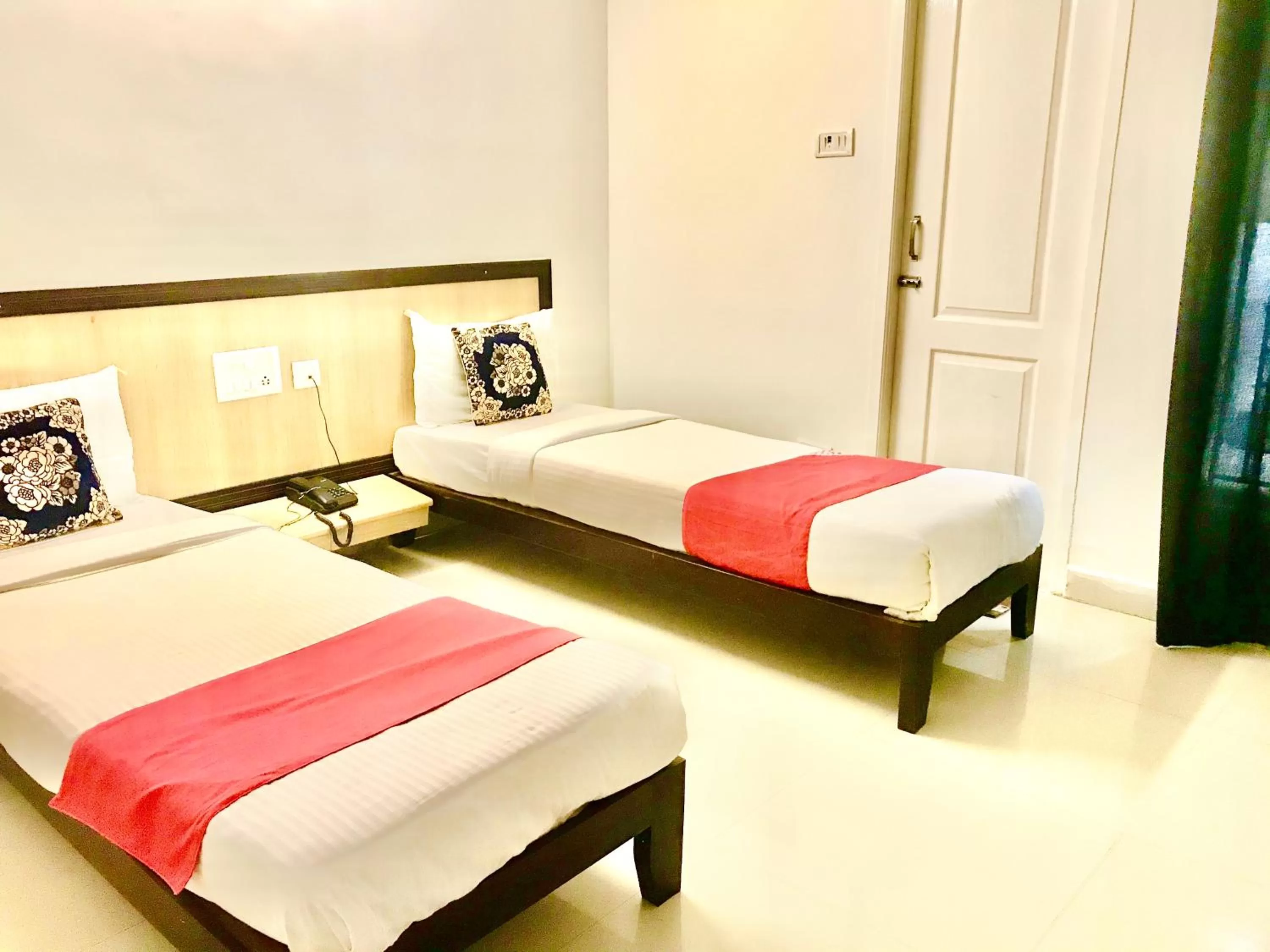 Bed in Hotel Half Moon Chennai