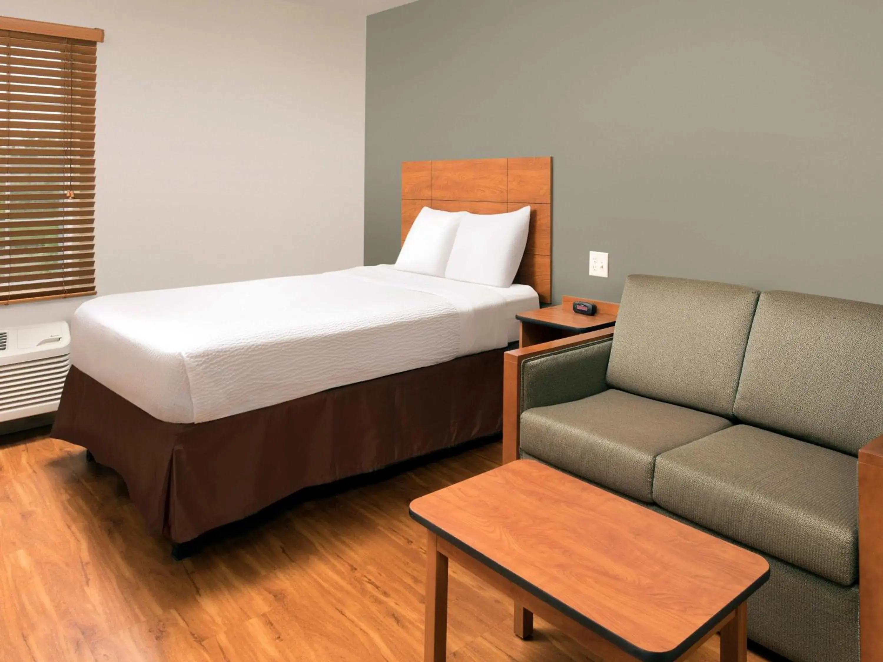 Bed in Extended Stay America Select Suites - Dayton - Miamisburg