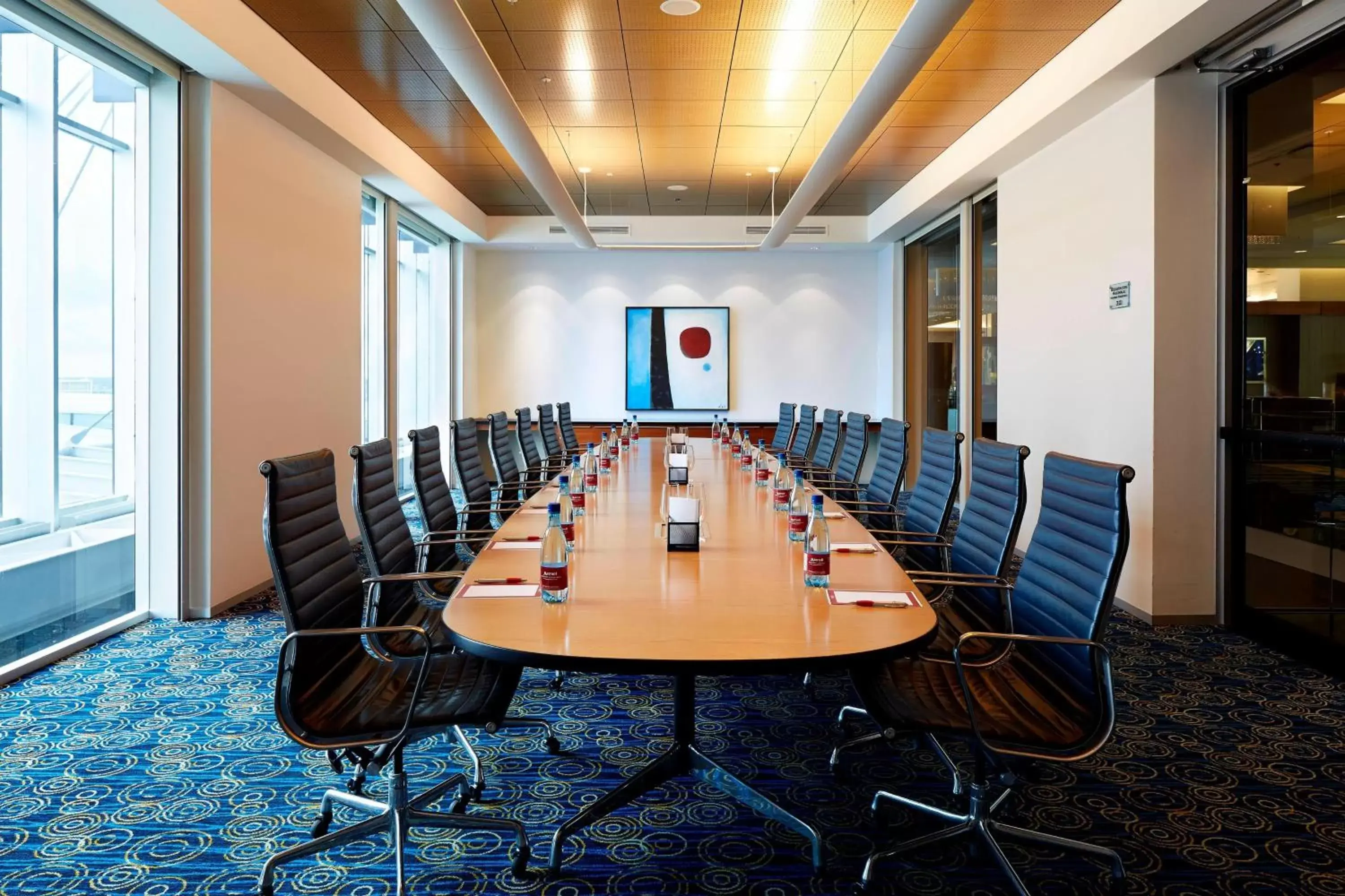 Meeting/conference room in Marriott Montreal Airport In-Terminal Hotel