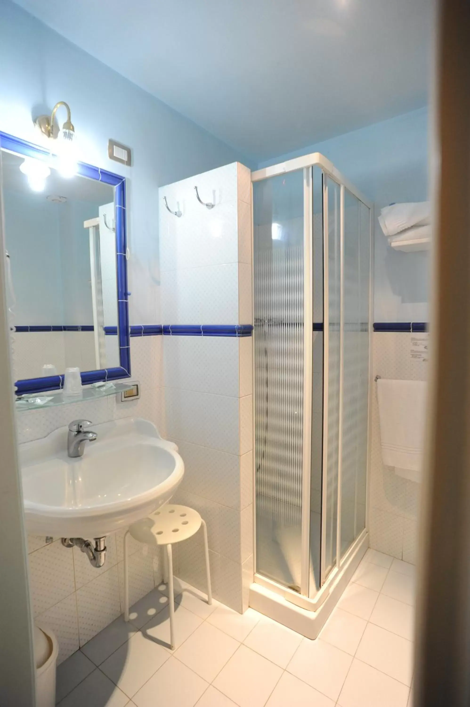 Shower, Bathroom in Hotel Mediterraneo